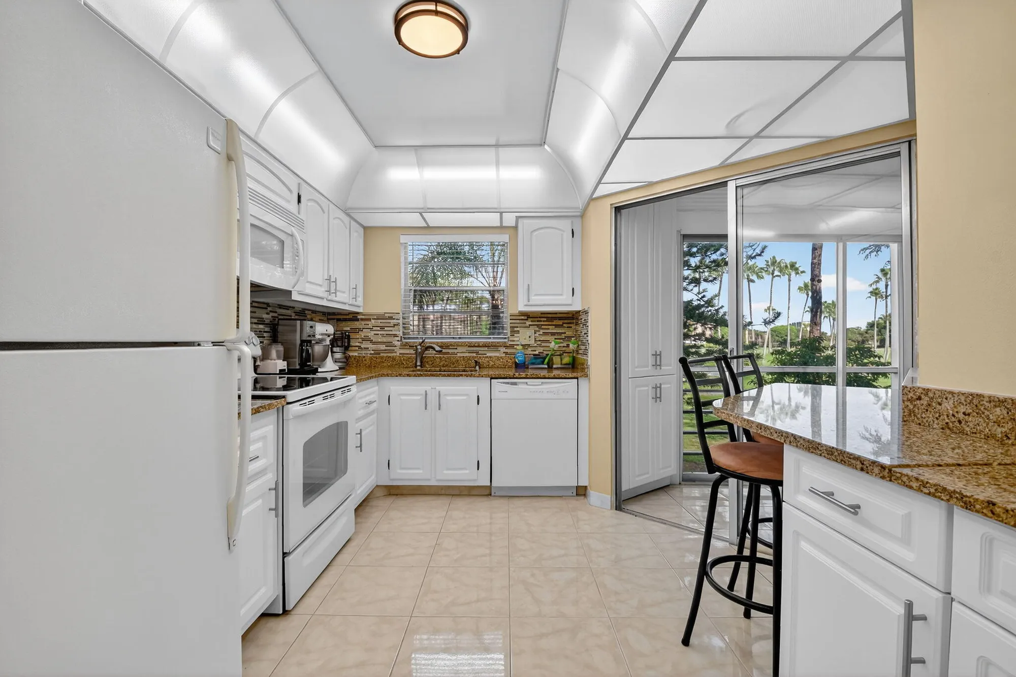 Property Slideshow image 3 of 46 | 3810 via poinciana apt 206, Lake Worth, FL, 33467