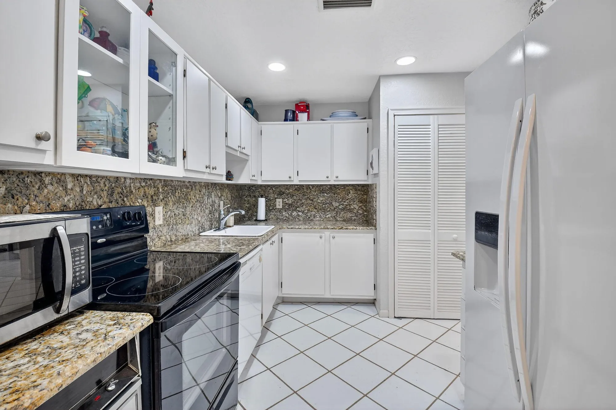 Property Slideshow image 16 of 72 | 7 southport ln b, Boynton Beach, FL, 33436