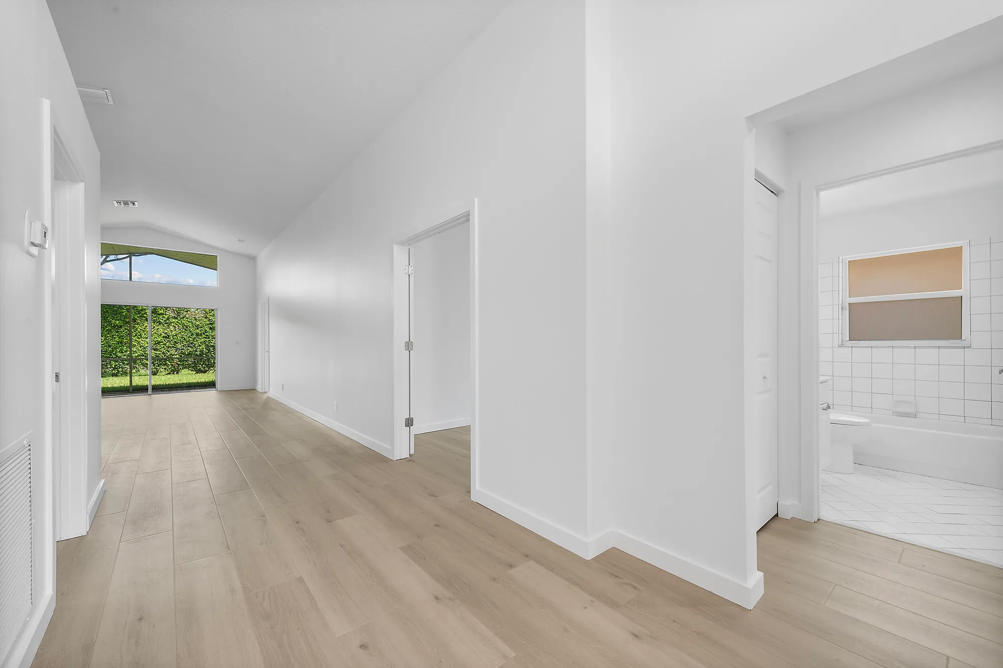 Property Slideshow image 13 of 43 | 5849 royal isles blvd, Boynton Beach, FL, 33437