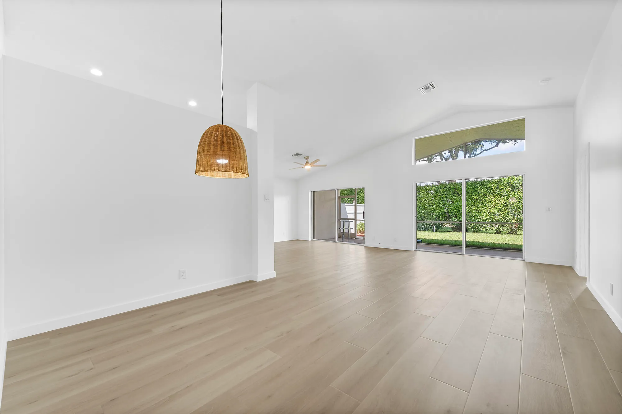 Property Slideshow image 11 of 43 | 5849 royal isles blvd, Boynton Beach, FL, 33437