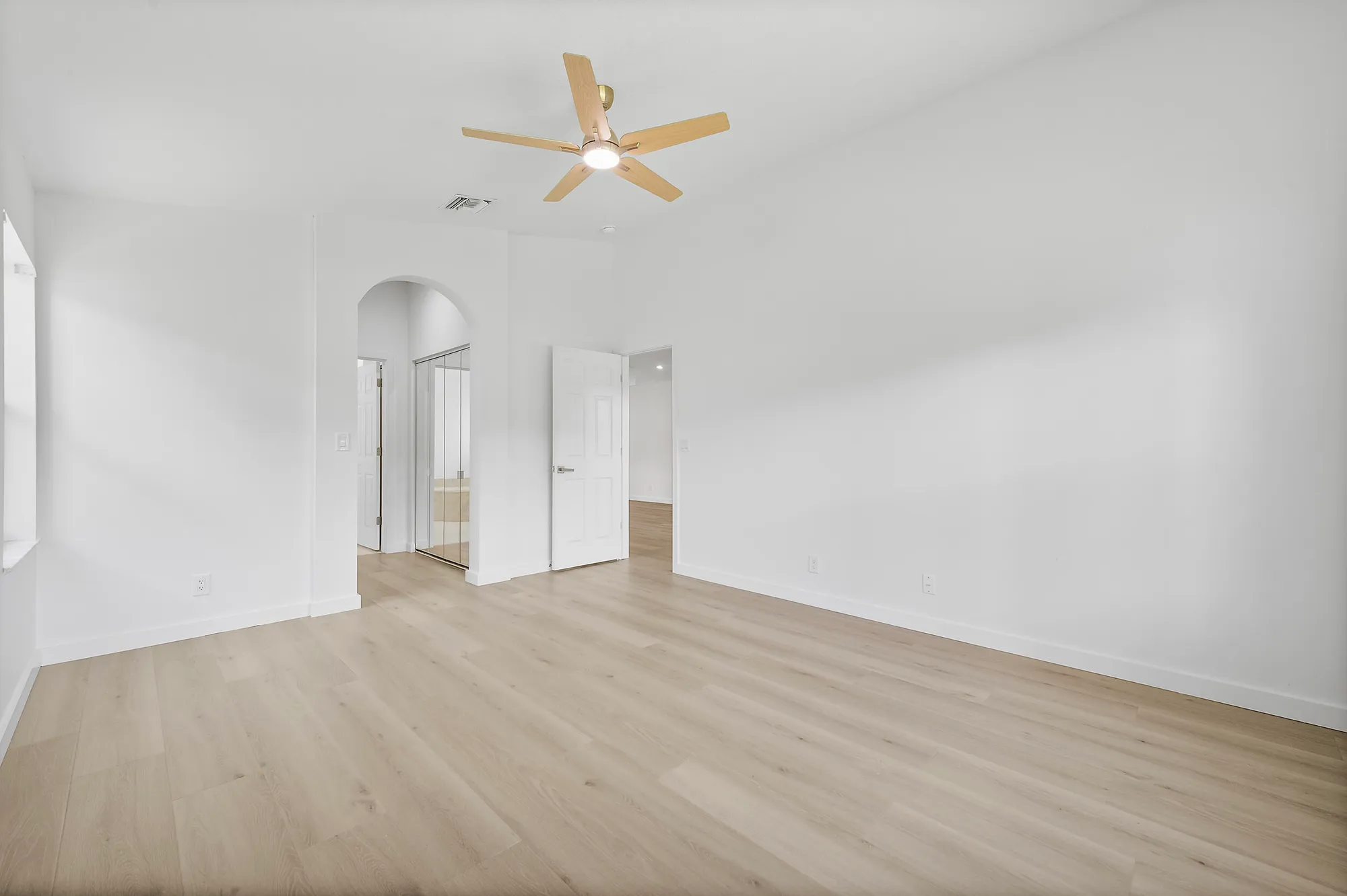 Property Slideshow image 25 of 43 | 5849 royal isles blvd, Boynton Beach, FL, 33437