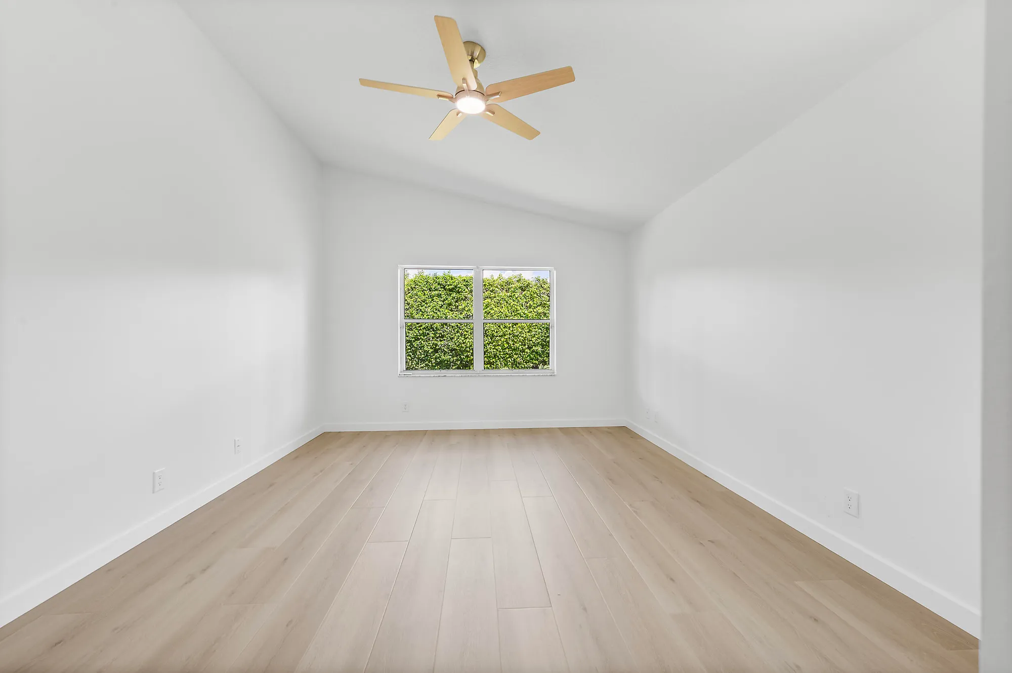 Property Slideshow image 26 of 43 | 5849 royal isles blvd, Boynton Beach, FL, 33437