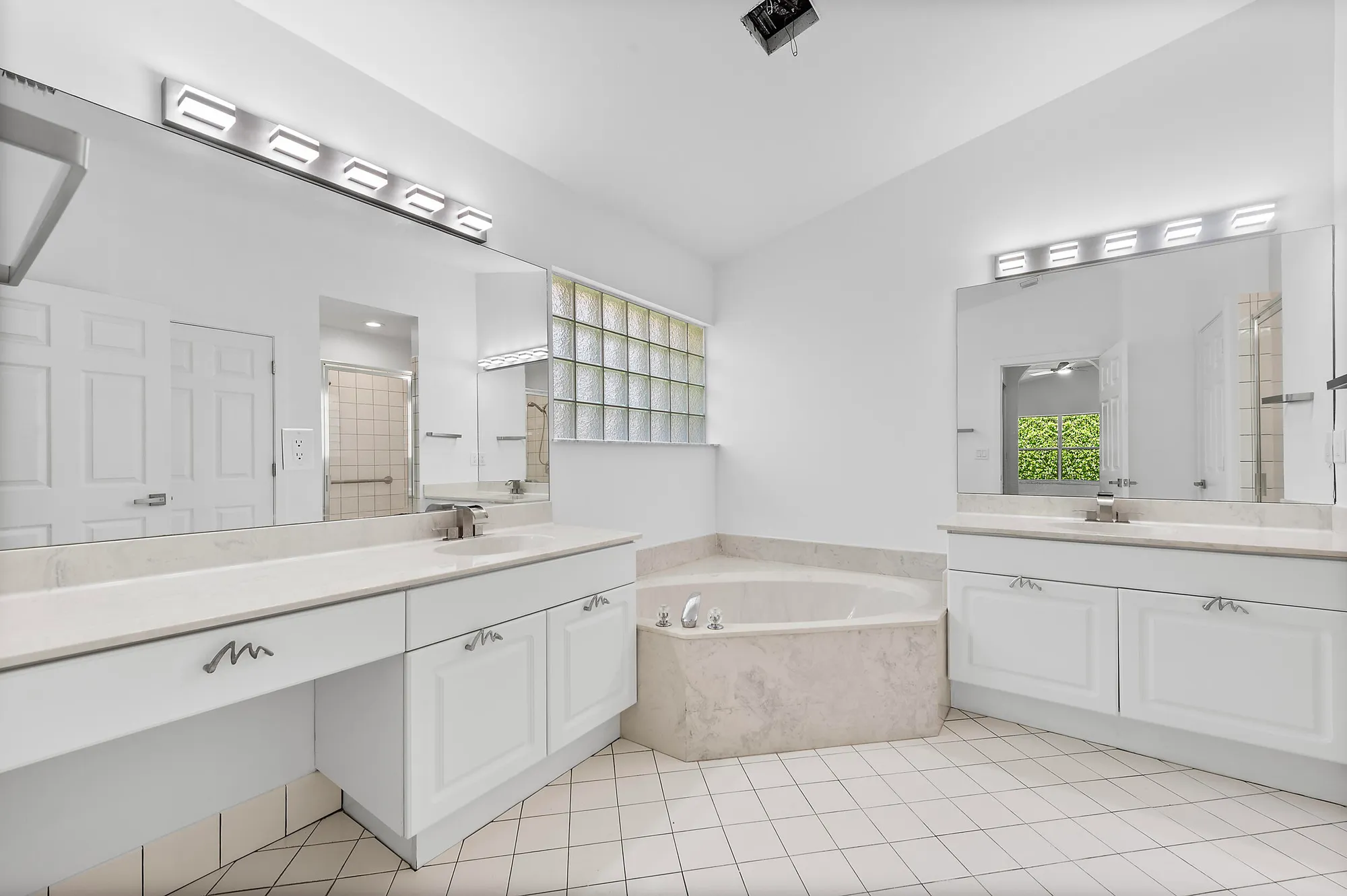 Property Slideshow image 27 of 43 | 5849 royal isles blvd, Boynton Beach, FL, 33437