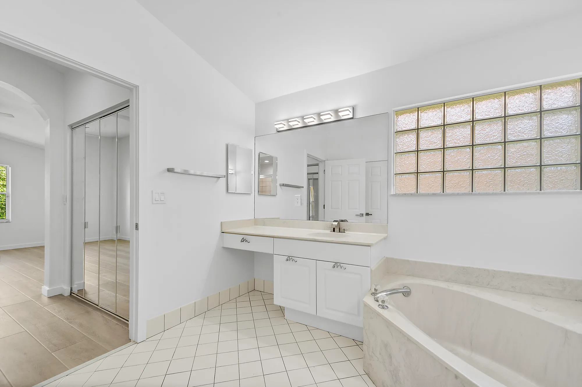 Property Slideshow image 28 of 43 | 5849 royal isles blvd, Boynton Beach, FL, 33437