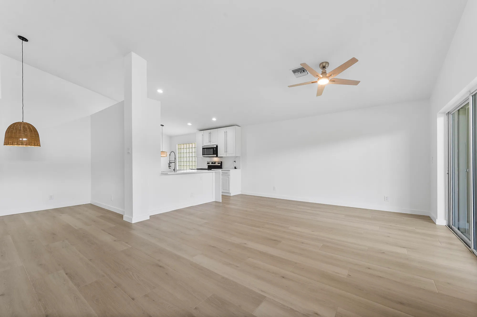 Property Slideshow image 8 of 43 | 5849 royal isles blvd, Boynton Beach, FL, 33437