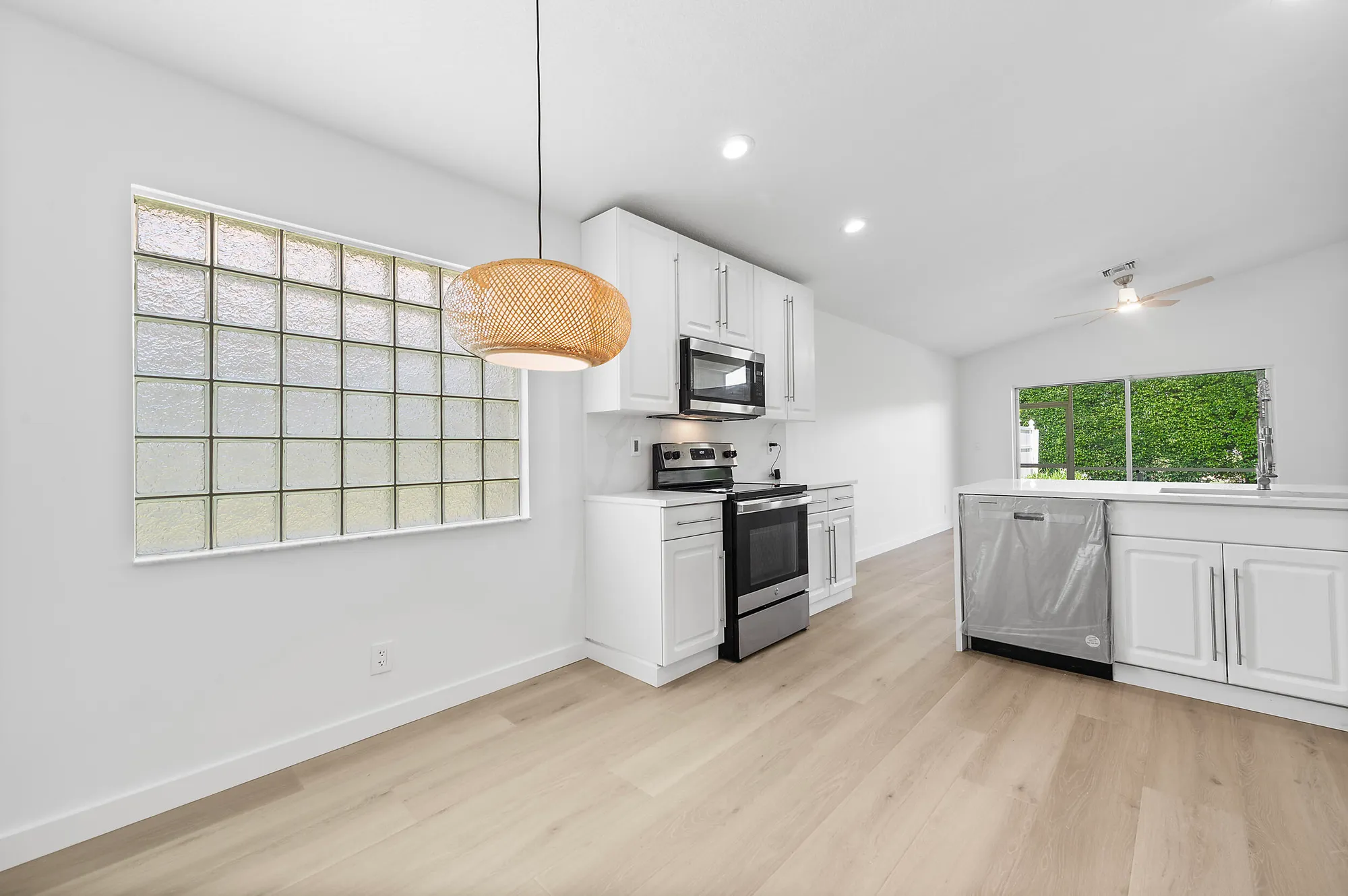 Property Slideshow image 6 of 43 | 5849 royal isles blvd, Boynton Beach, FL, 33437