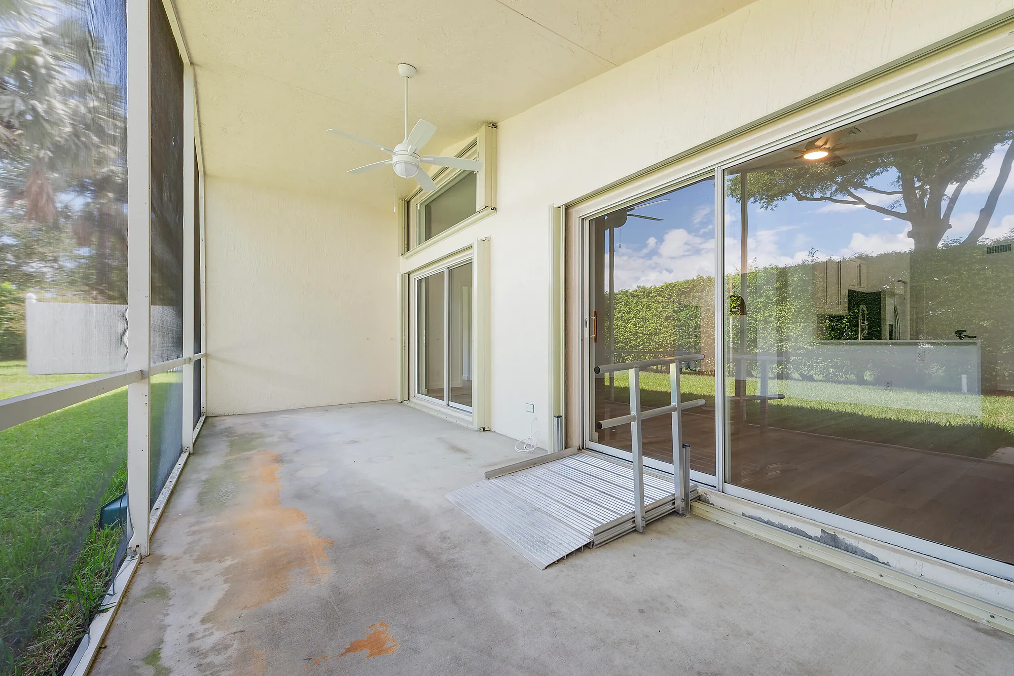 Property Slideshow image 32 of 43 | 5849 royal isles blvd, Boynton Beach, FL, 33437