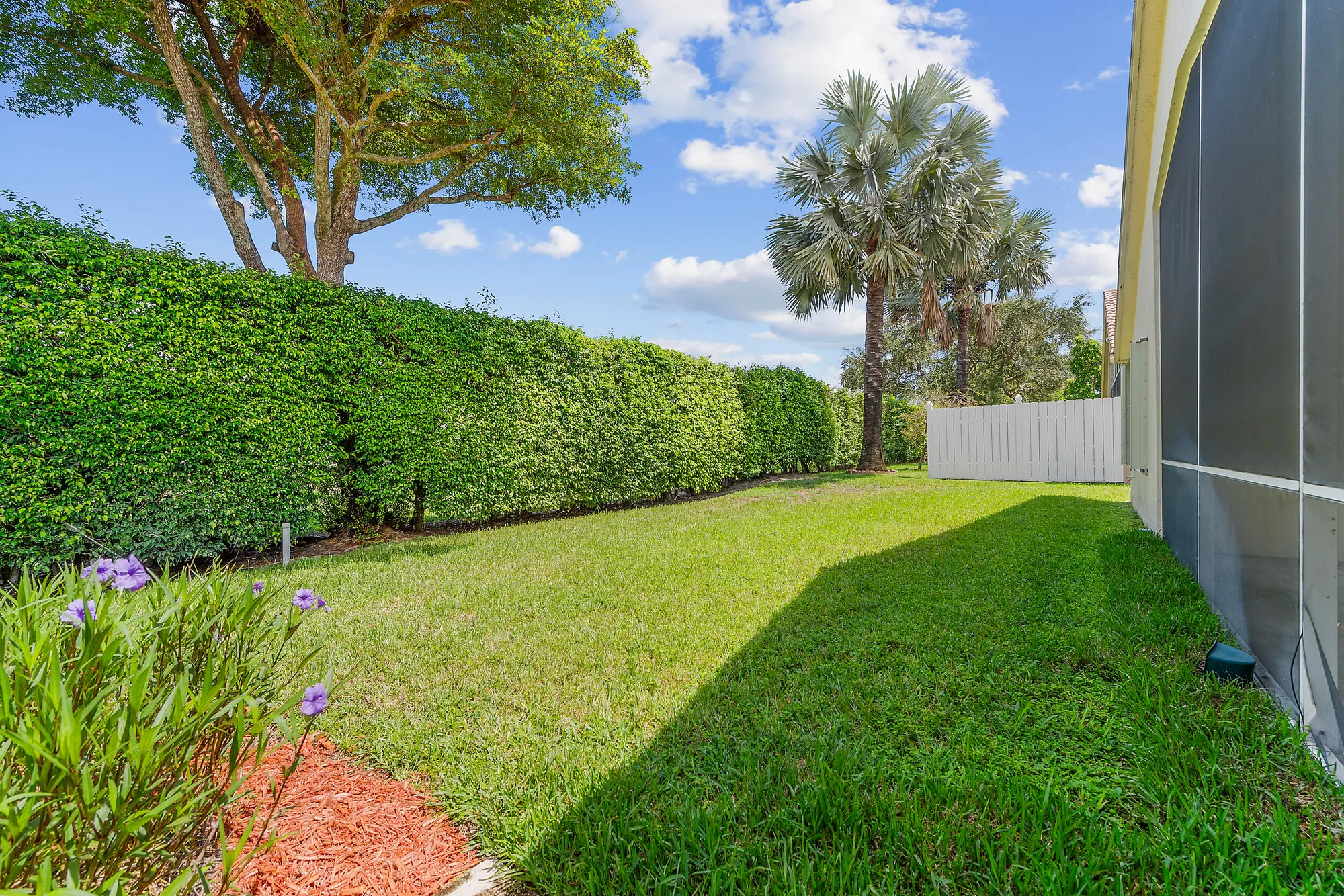 Property Slideshow image 33 of 43 | 5849 royal isles blvd, Boynton Beach, FL, 33437