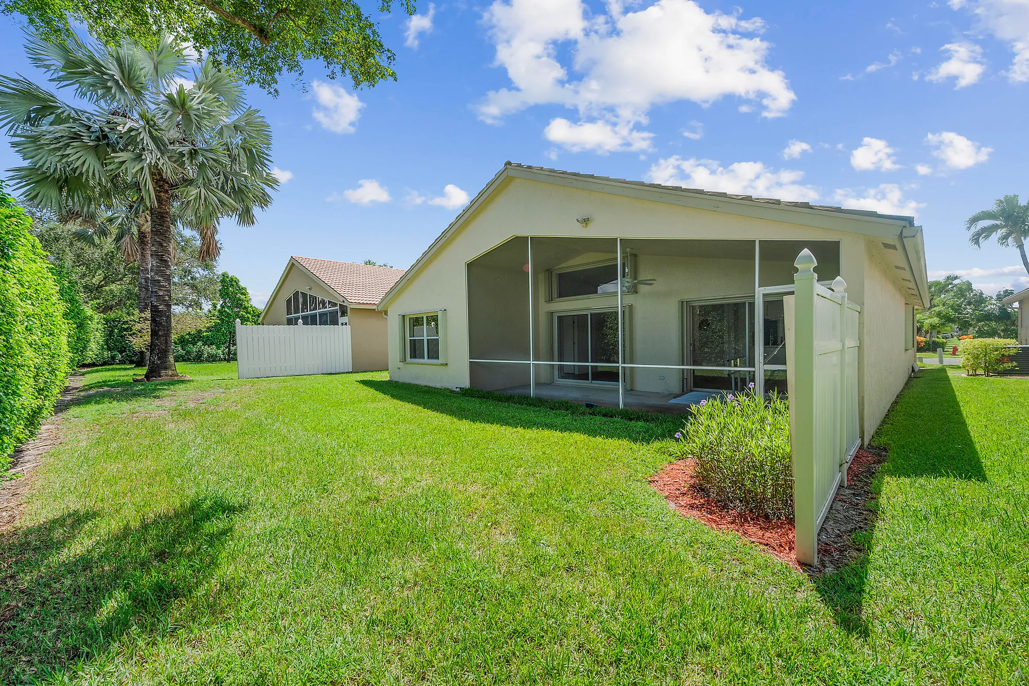 Property Slideshow image 34 of 43 | 5849 royal isles blvd, Boynton Beach, FL, 33437
