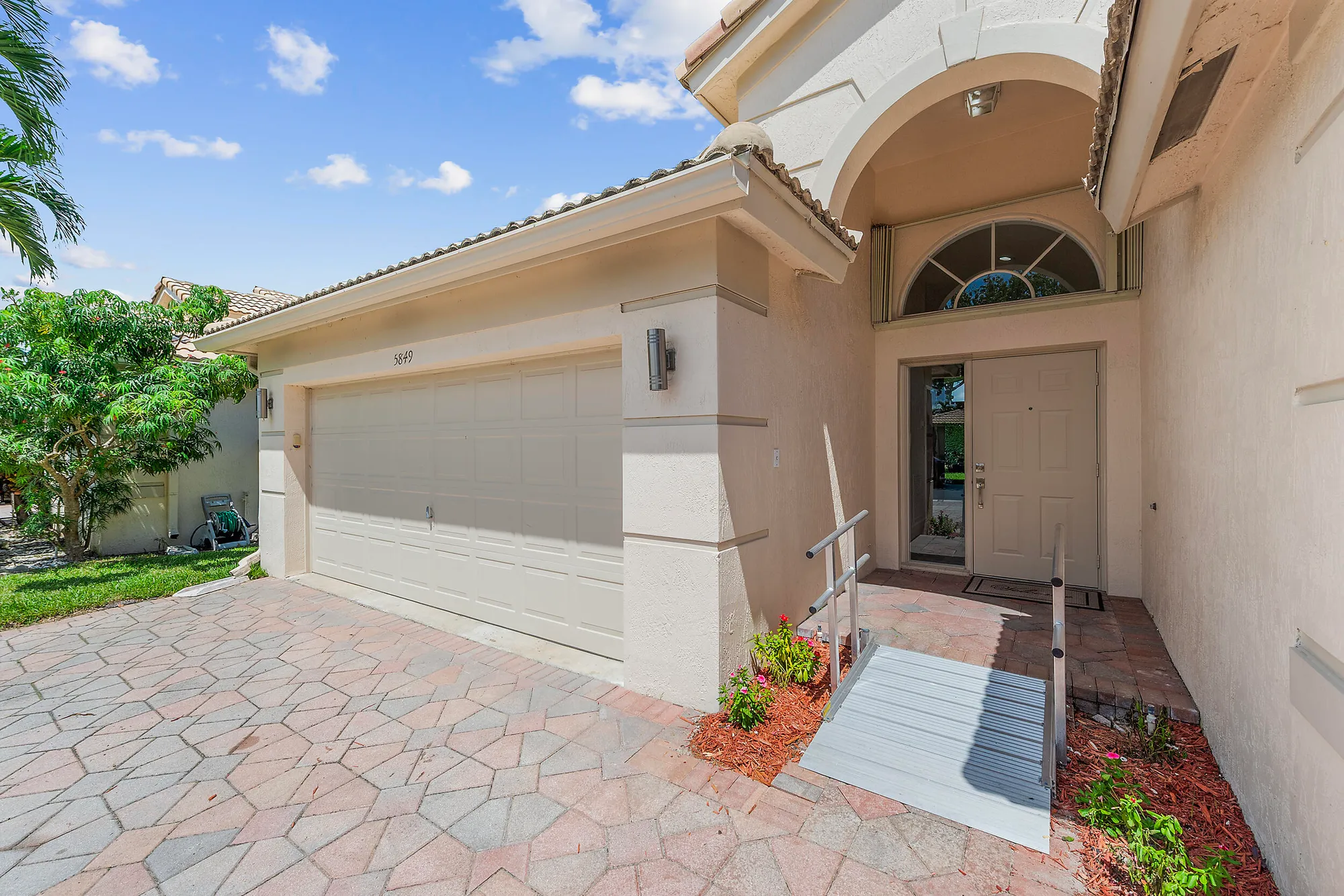 Property Slideshow image 3 of 43 | 5849 royal isles blvd, Boynton Beach, FL, 33437