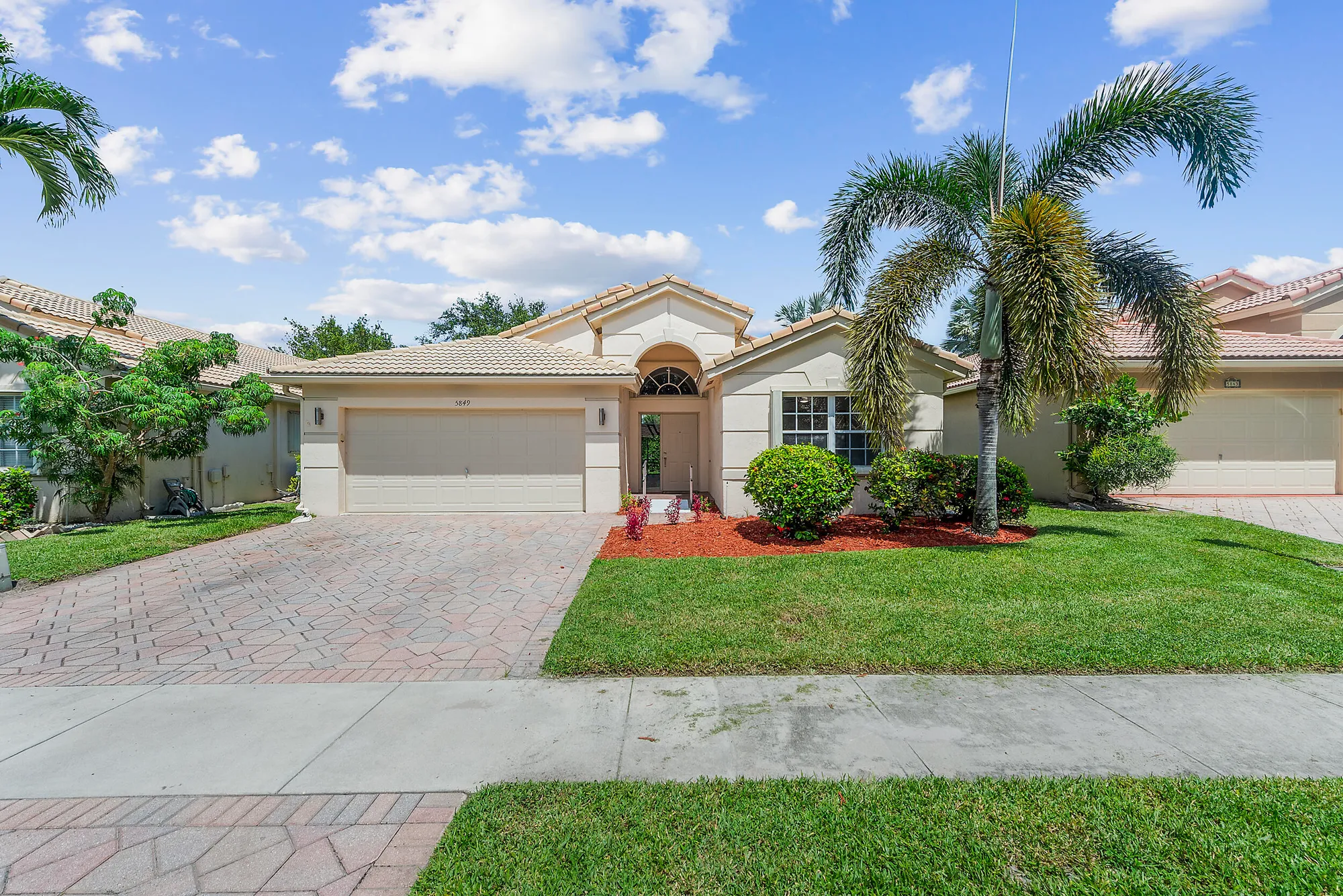 Property Slideshow image 2 of 43 | 5849 royal isles blvd, Boynton Beach, FL, 33437