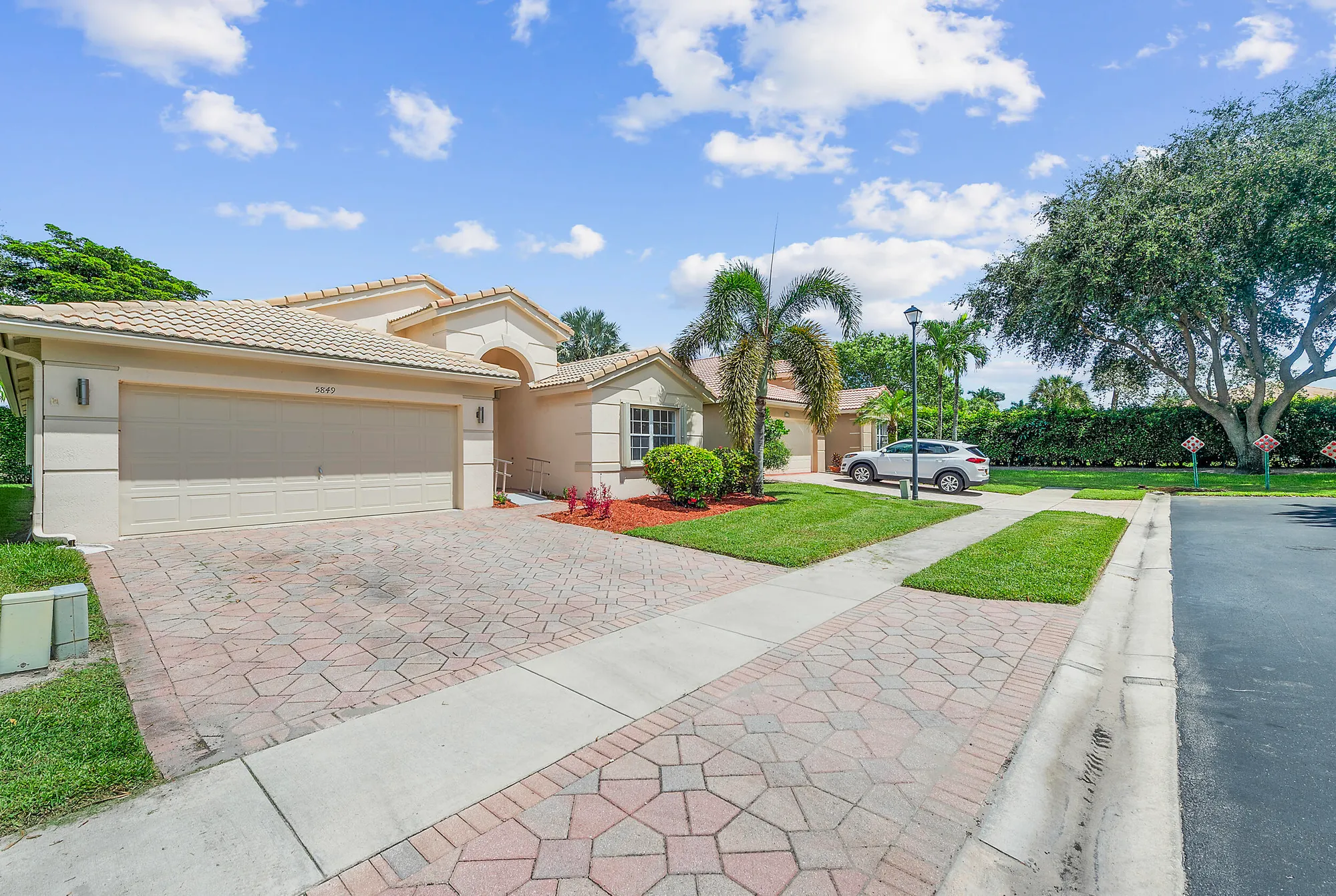 Property Slideshow image 4 of 43 | 5849 royal isles blvd, Boynton Beach, FL, 33437