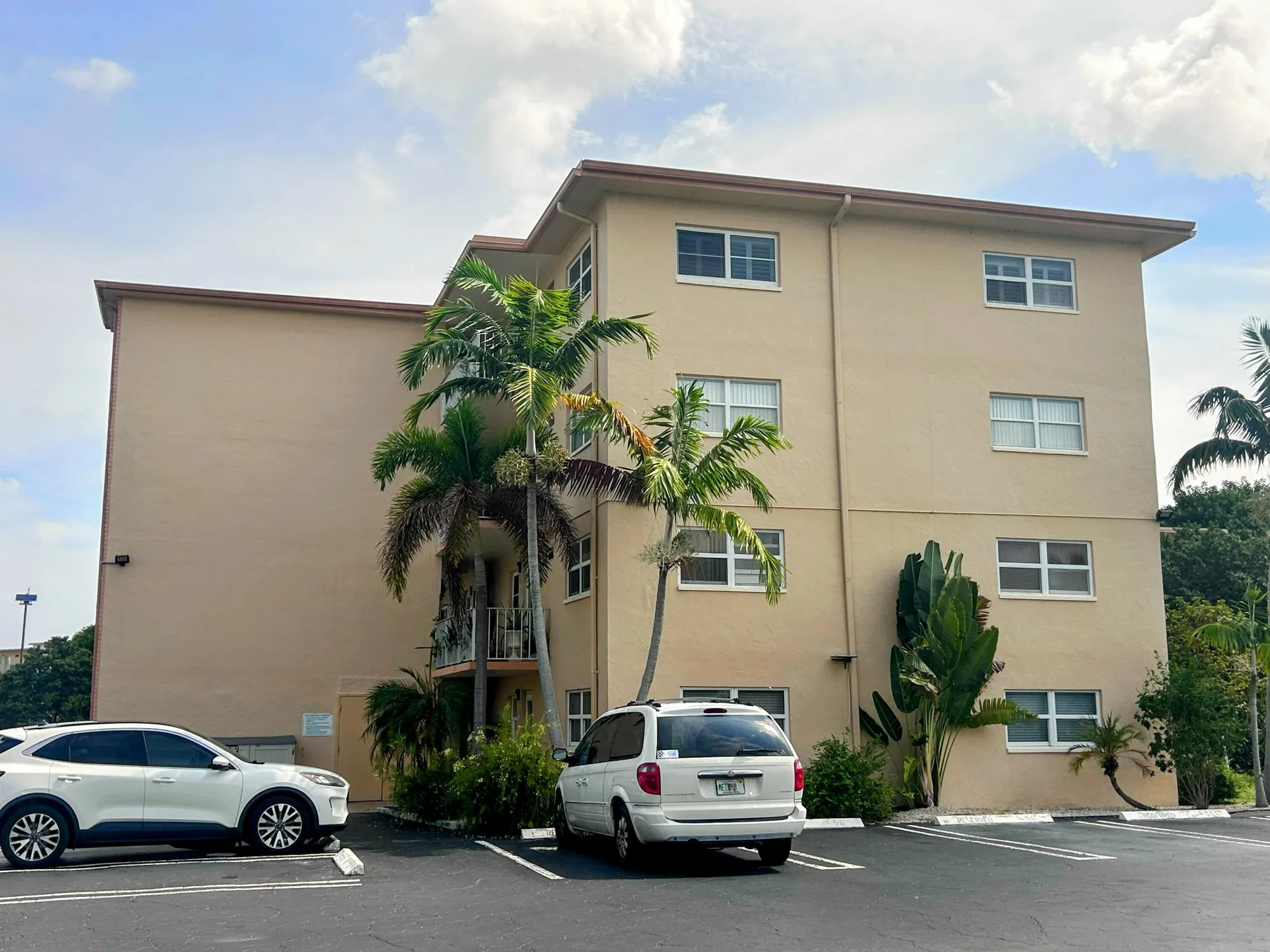 Property Slideshow image 38 of 46 | 2520 ne 1st ct apt 408, Boynton Beach, FL, 33435