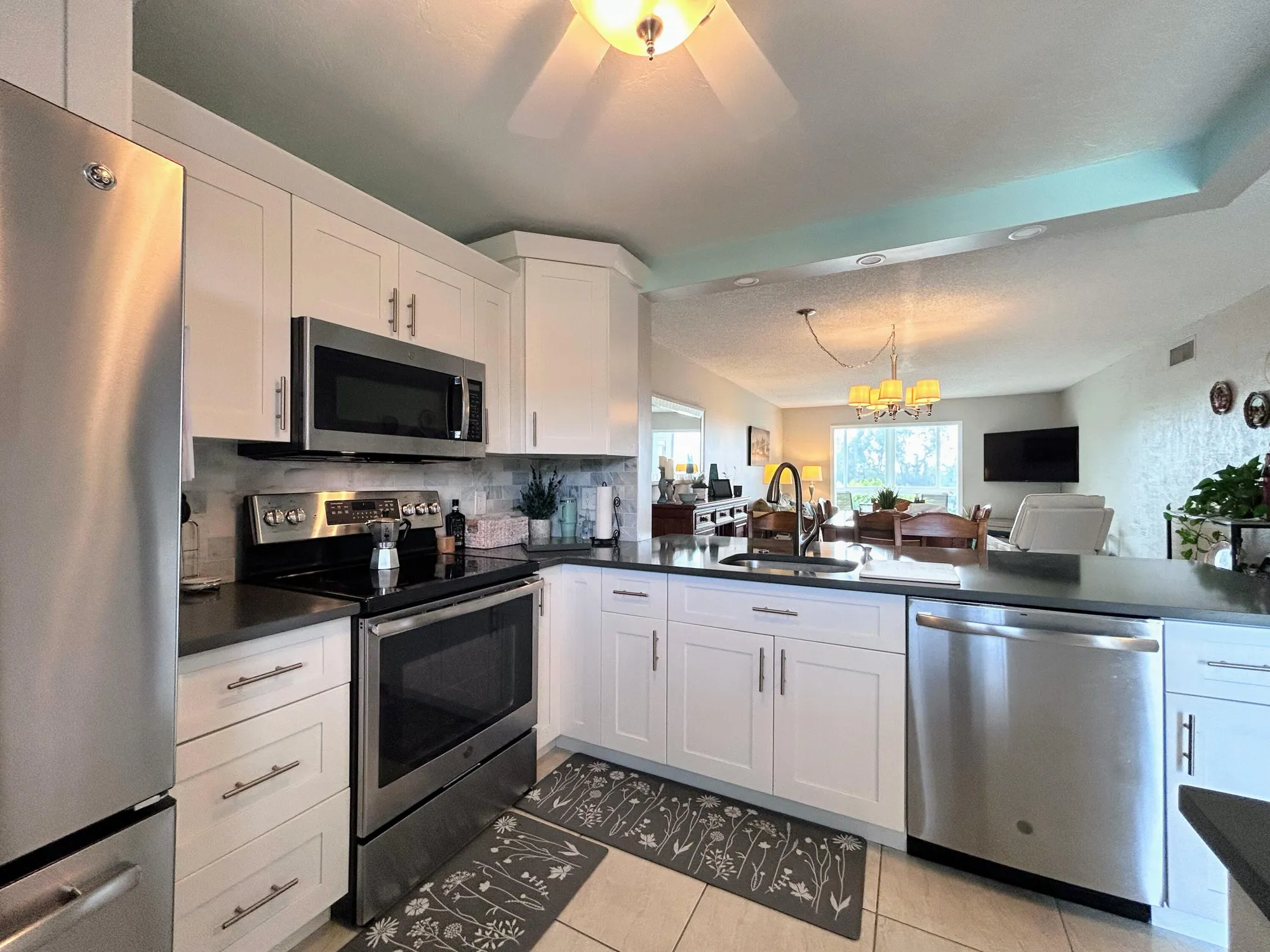 Property Slideshow image 3 of 46 | 2520 ne 1st ct apt 408, Boynton Beach, FL, 33435