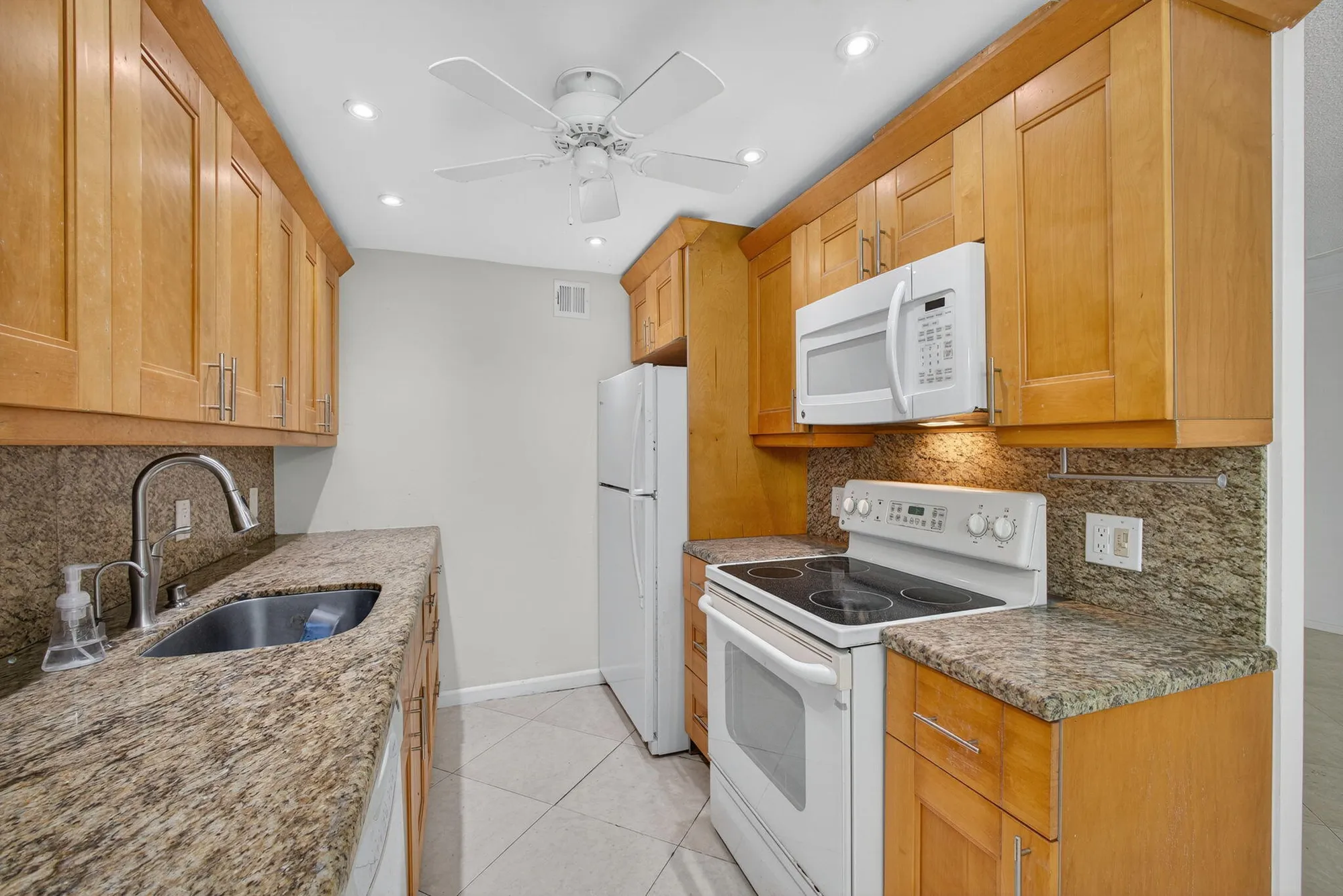 Property Slideshow image 8 of 20 | 2020 cornwall a, Boca Raton, FL, 33434