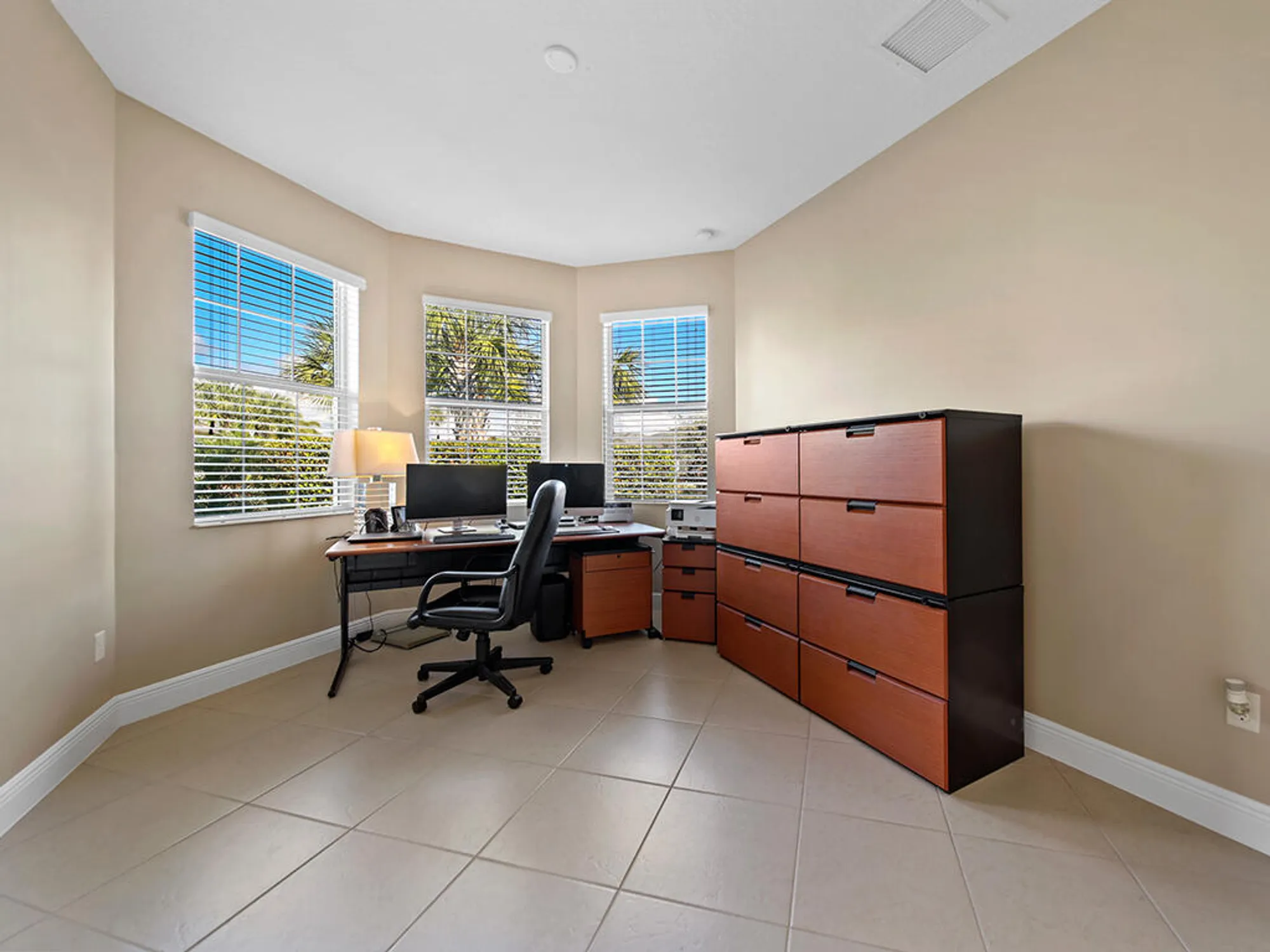 Property Slideshow image 16 of 41 | 11200 sw winding lakes cir, Port Saint Lucie, FL, 34987