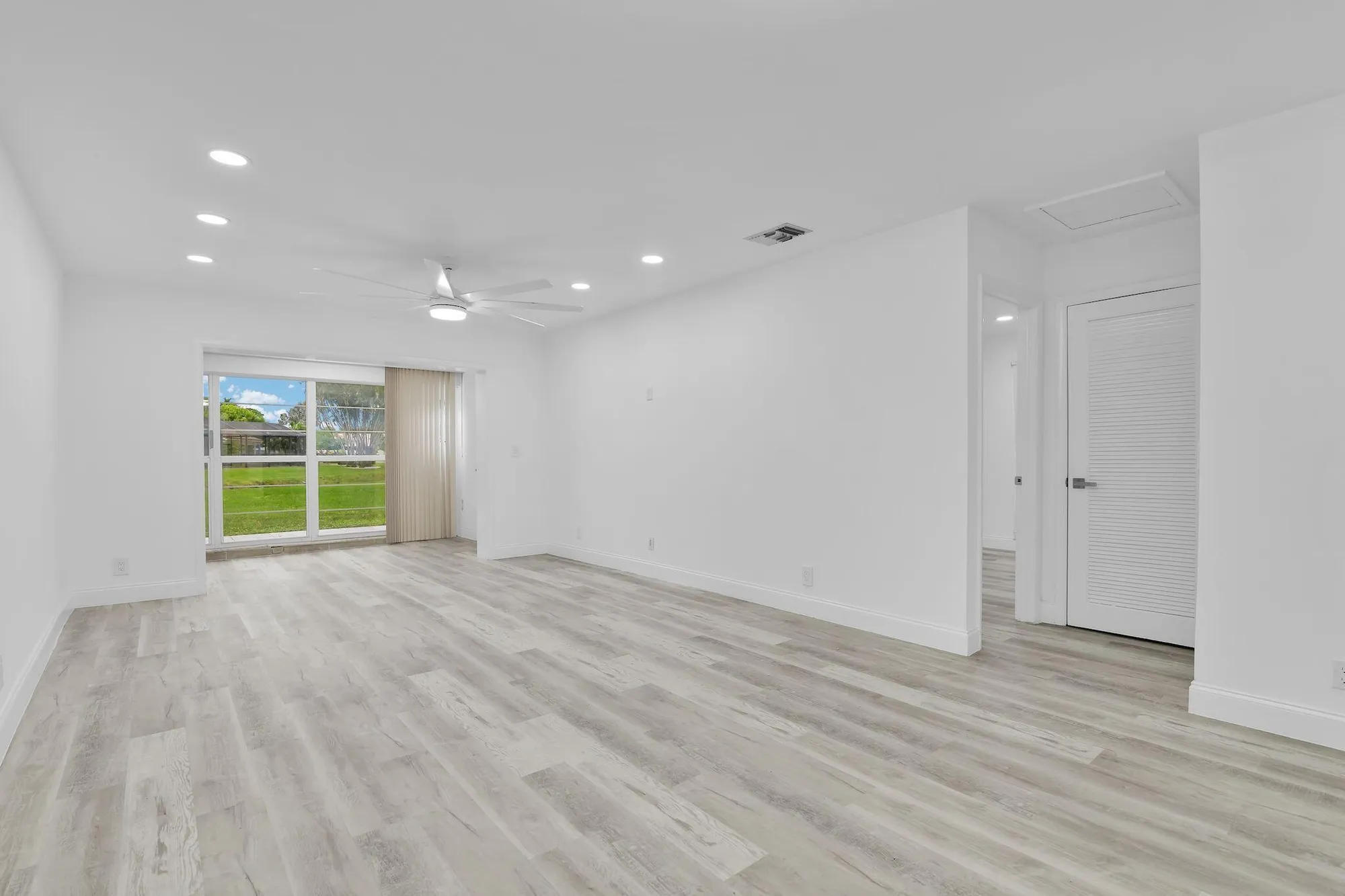 Property Slideshow image 5 of 56 | 8844 belle aire dr # 224, Boca Raton, FL, 33433