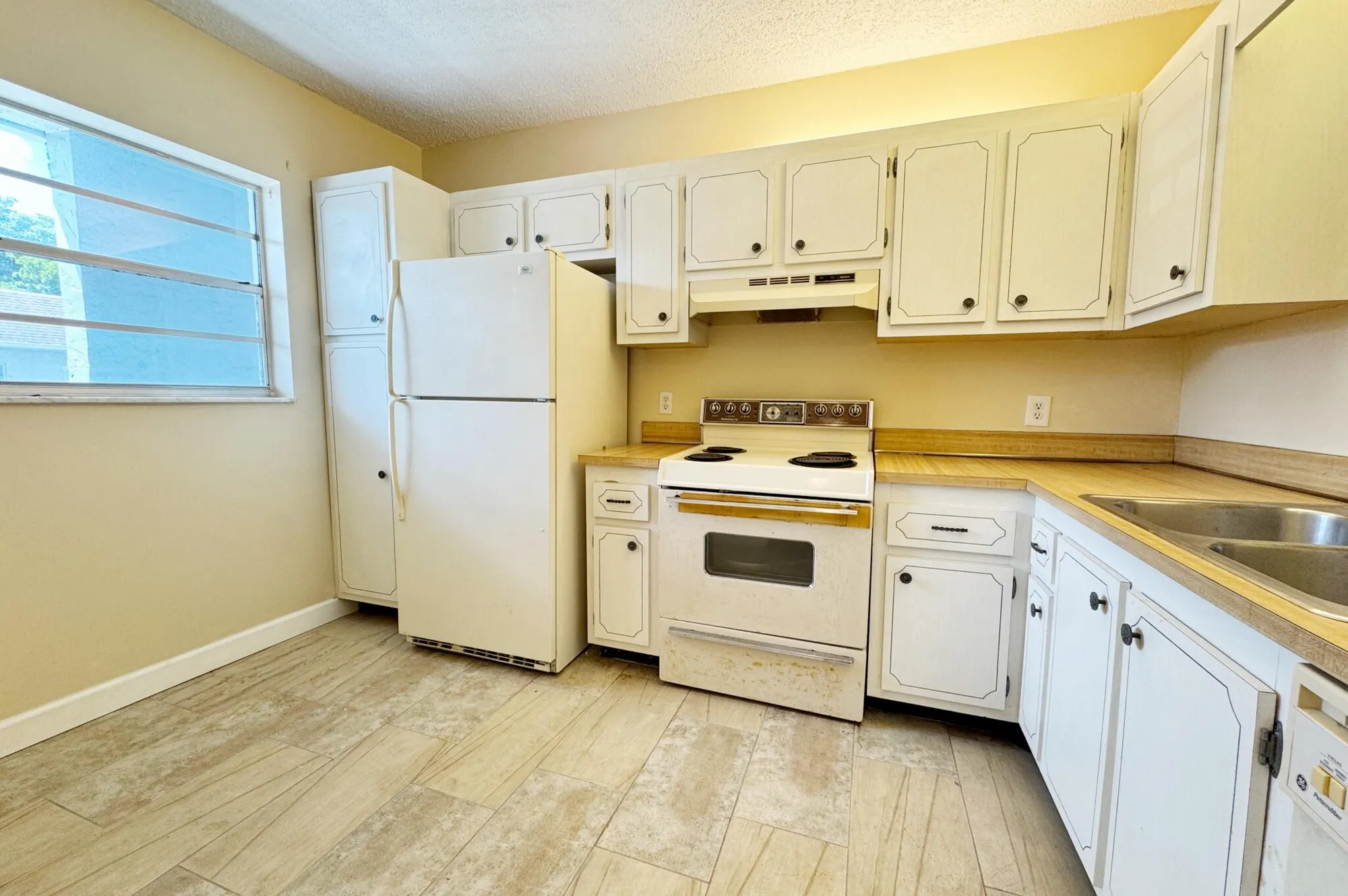 Property Slideshow image 13 of 20 | 2820 sw 22nd ave 2040, Delray Beach, FL, 33445