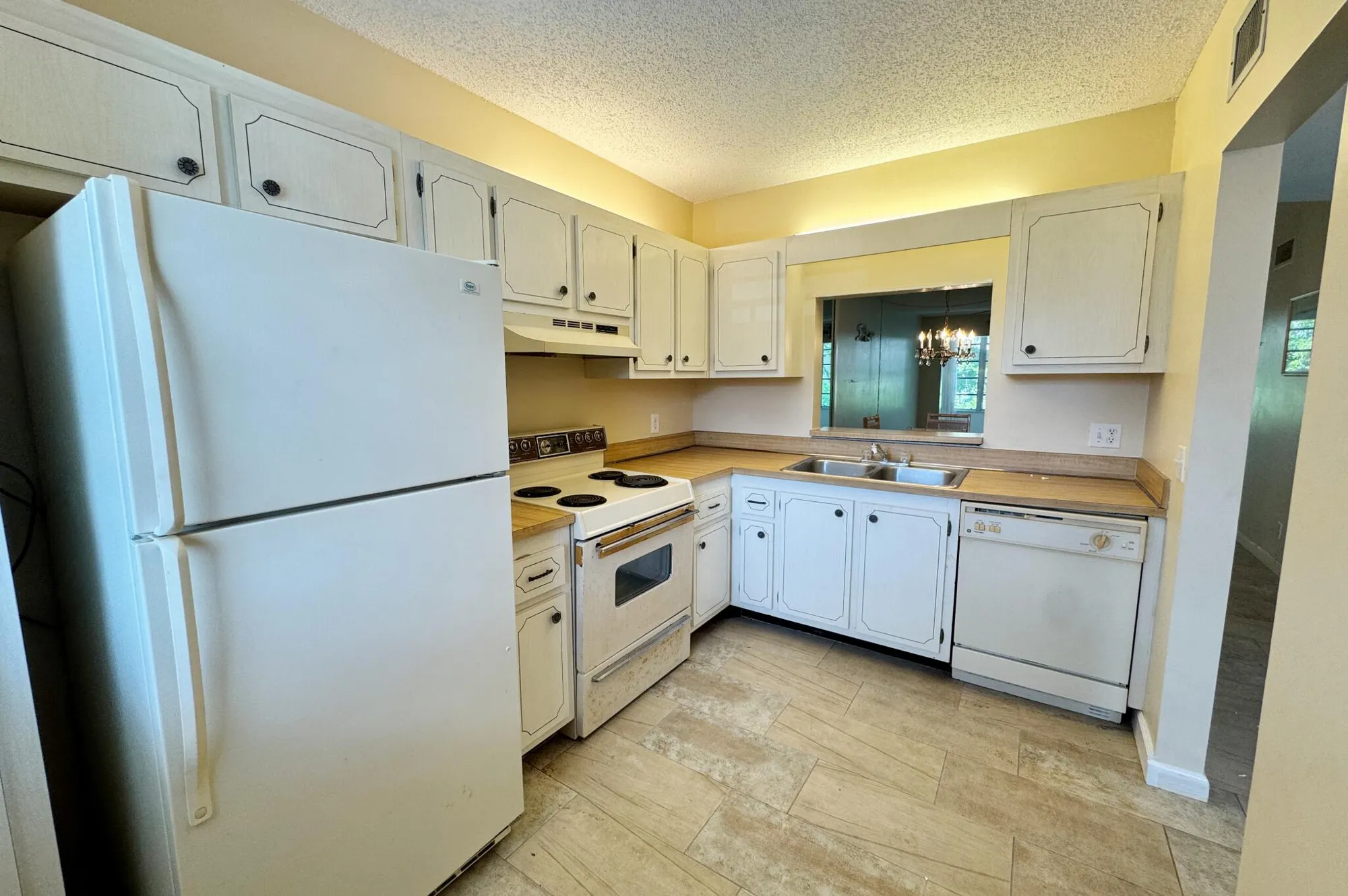 Property Slideshow image 14 of 20 | 2820 sw 22nd ave 2040, Delray Beach, FL, 33445