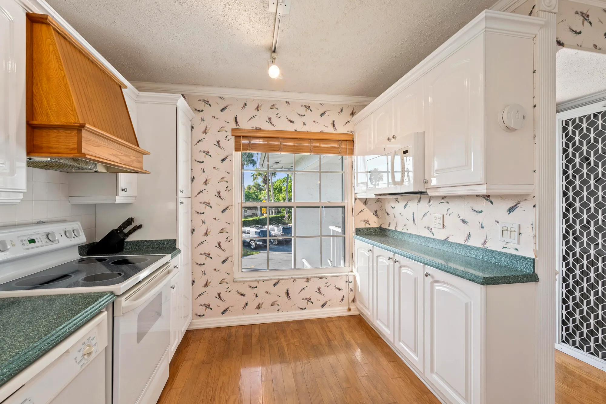 Property Slideshow image 8 of 51 | 1862 sw palm city rd 206, Stuart, FL, 34994