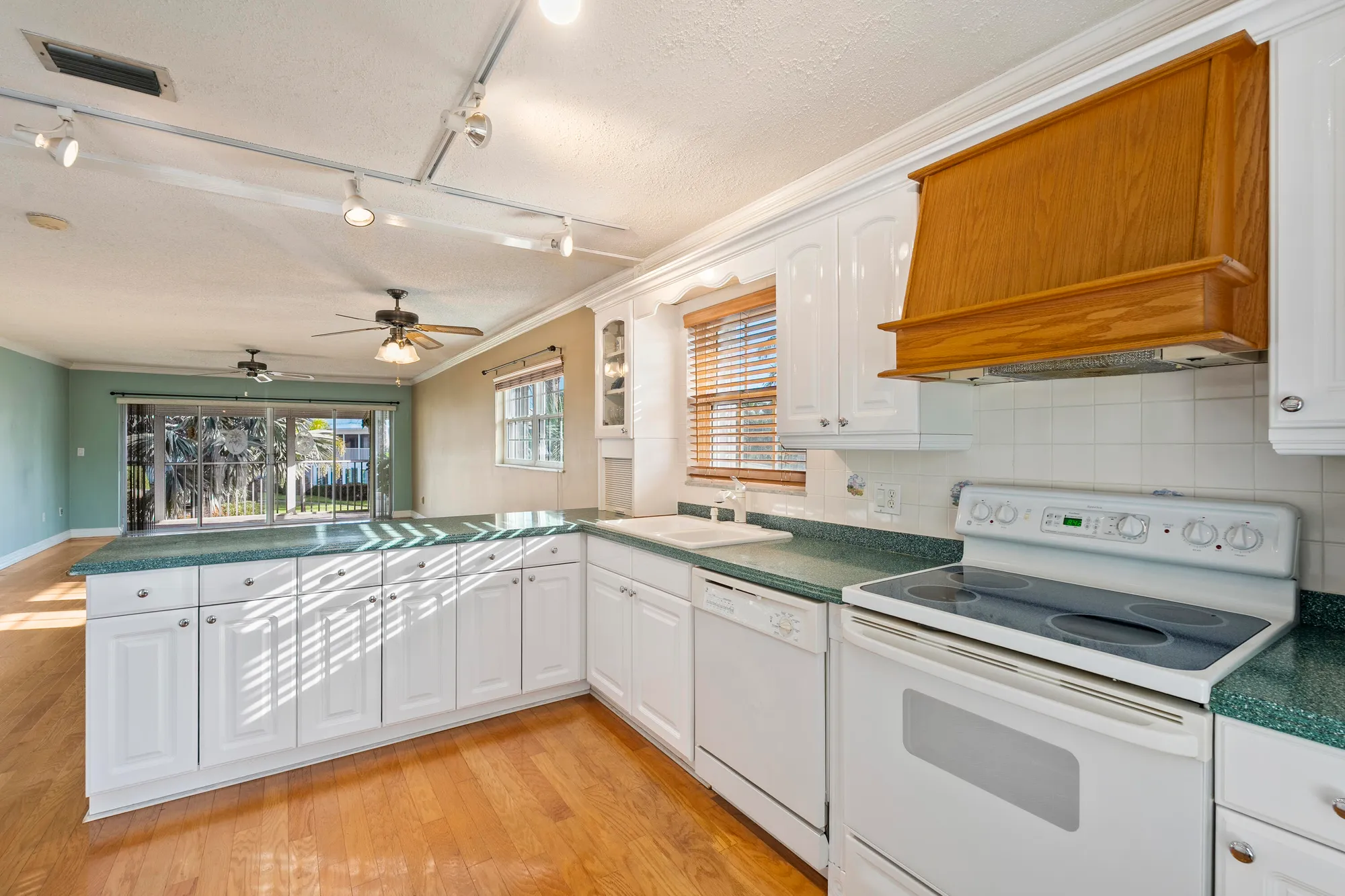 Property Slideshow image 9 of 51 | 1862 sw palm city rd 206, Stuart, FL, 34994