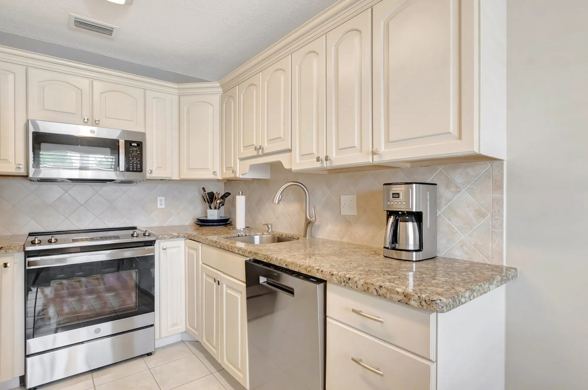 Property Slideshow image 10 of 35 | 20909 sedgewick dr, Boca Raton, FL, 33433