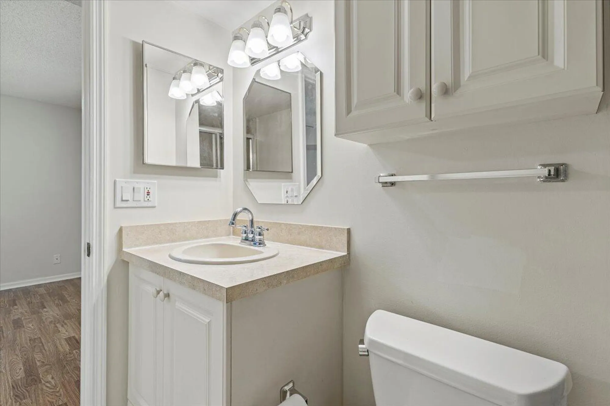 Property Slideshow image 26 of 40 | 511 sw south river dr 103, Stuart, FL, 34997