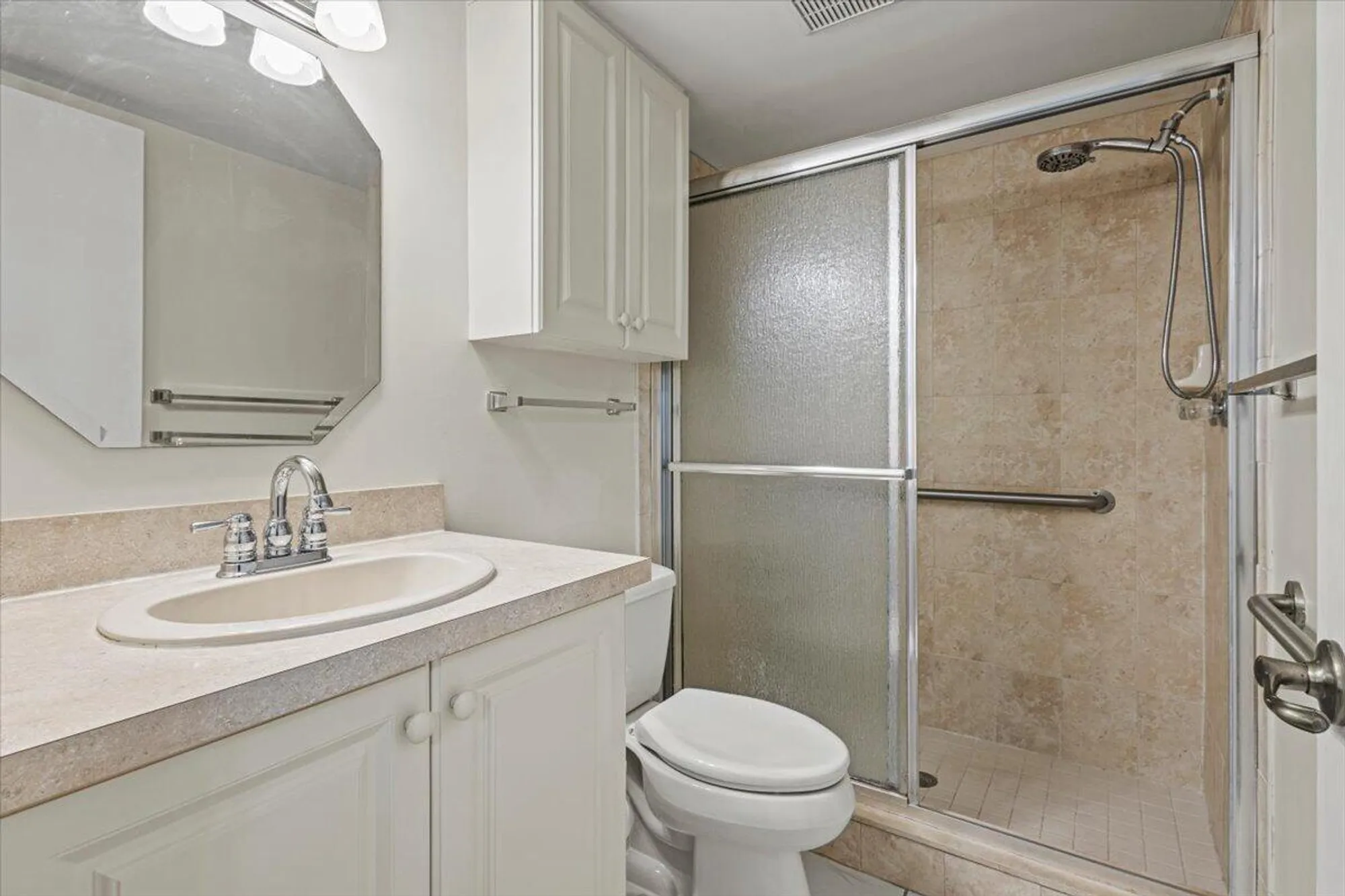 Property Slideshow image 11 of 40 | 511 sw south river dr 103, Stuart, FL, 34997