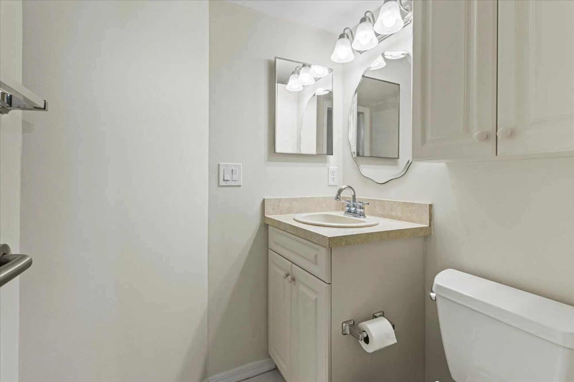 Property Slideshow image 27 of 40 | 511 sw south river dr 103, Stuart, FL, 34997