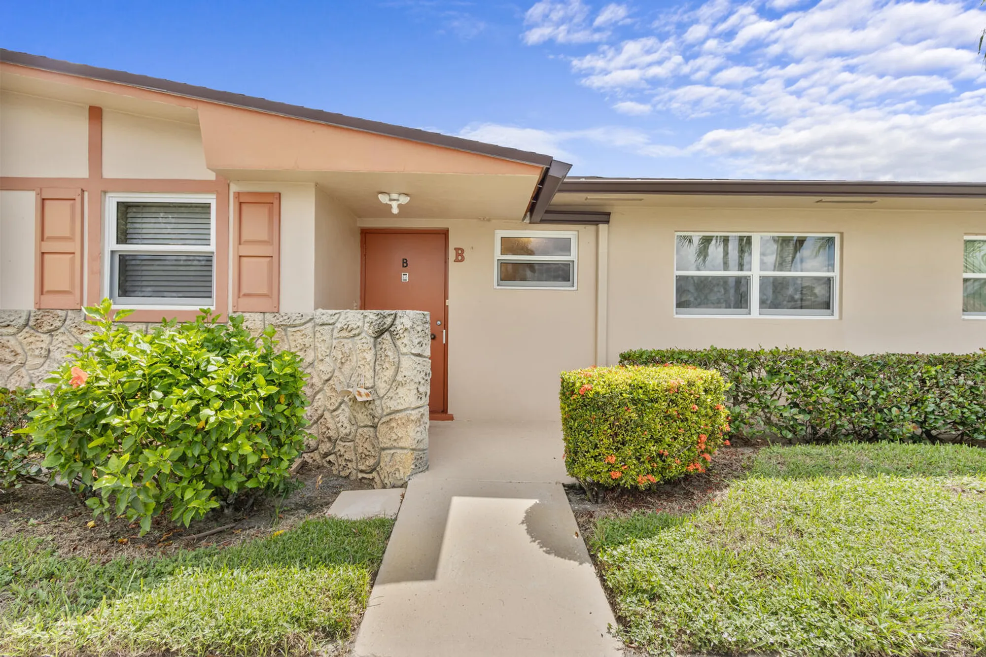 Property Slideshow image 3 of 25 | 2995 crosley dr w b, Greenacres, FL, 33415