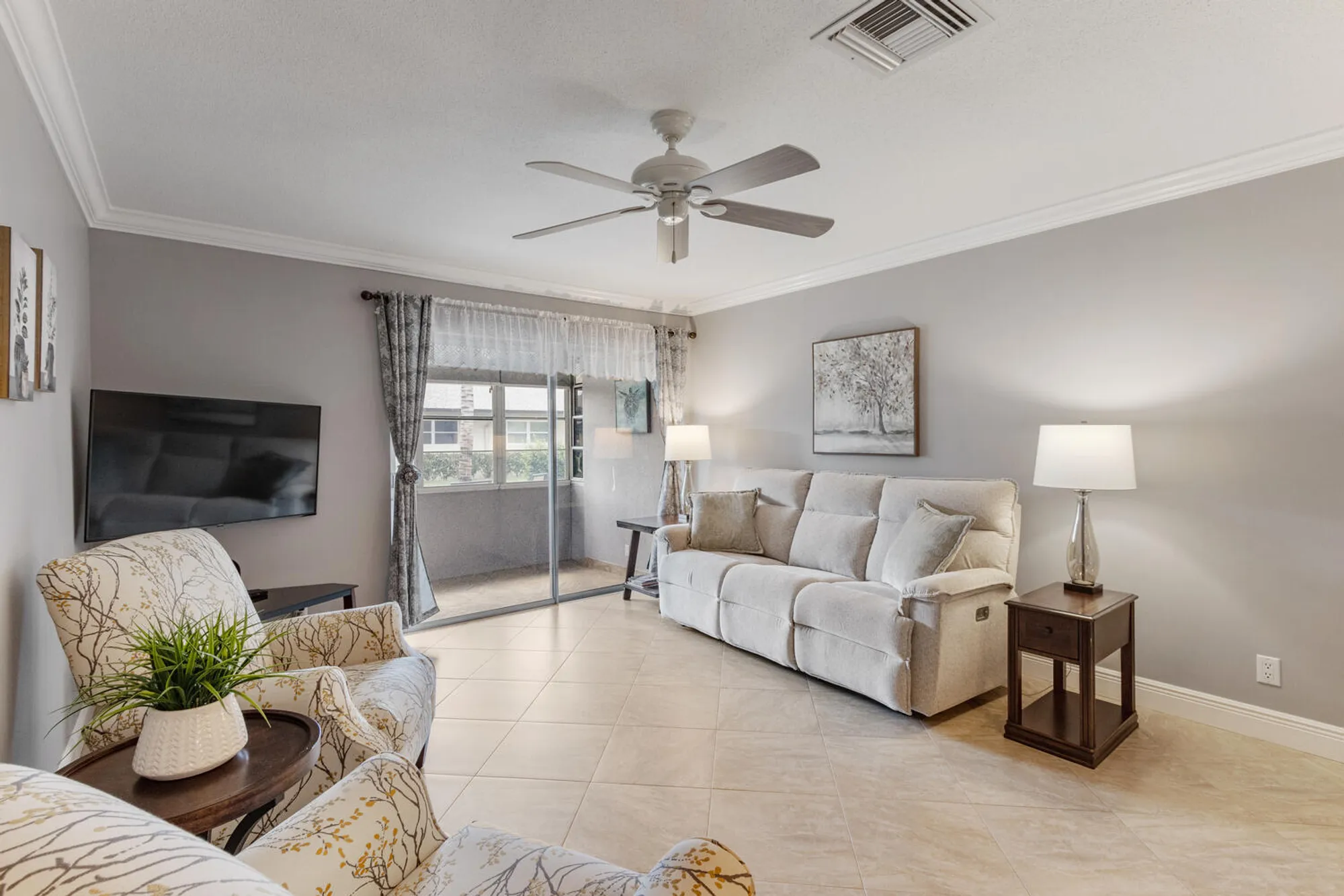 Property Slideshow image 7 of 25 | 2995 crosley dr w b, Greenacres, FL, 33415