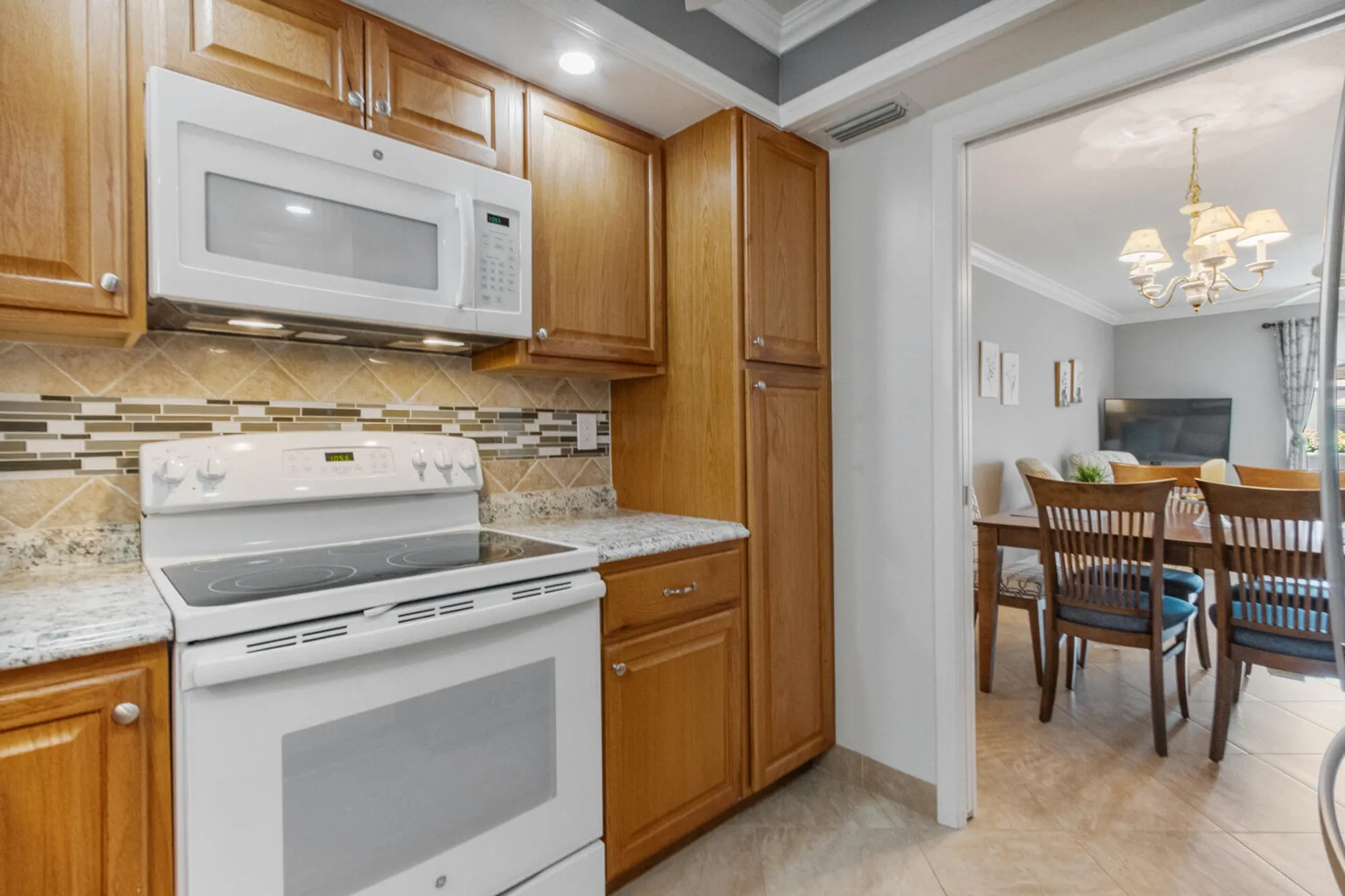 Property Slideshow image 13 of 25 | 2995 crosley dr w b, Greenacres, FL, 33415