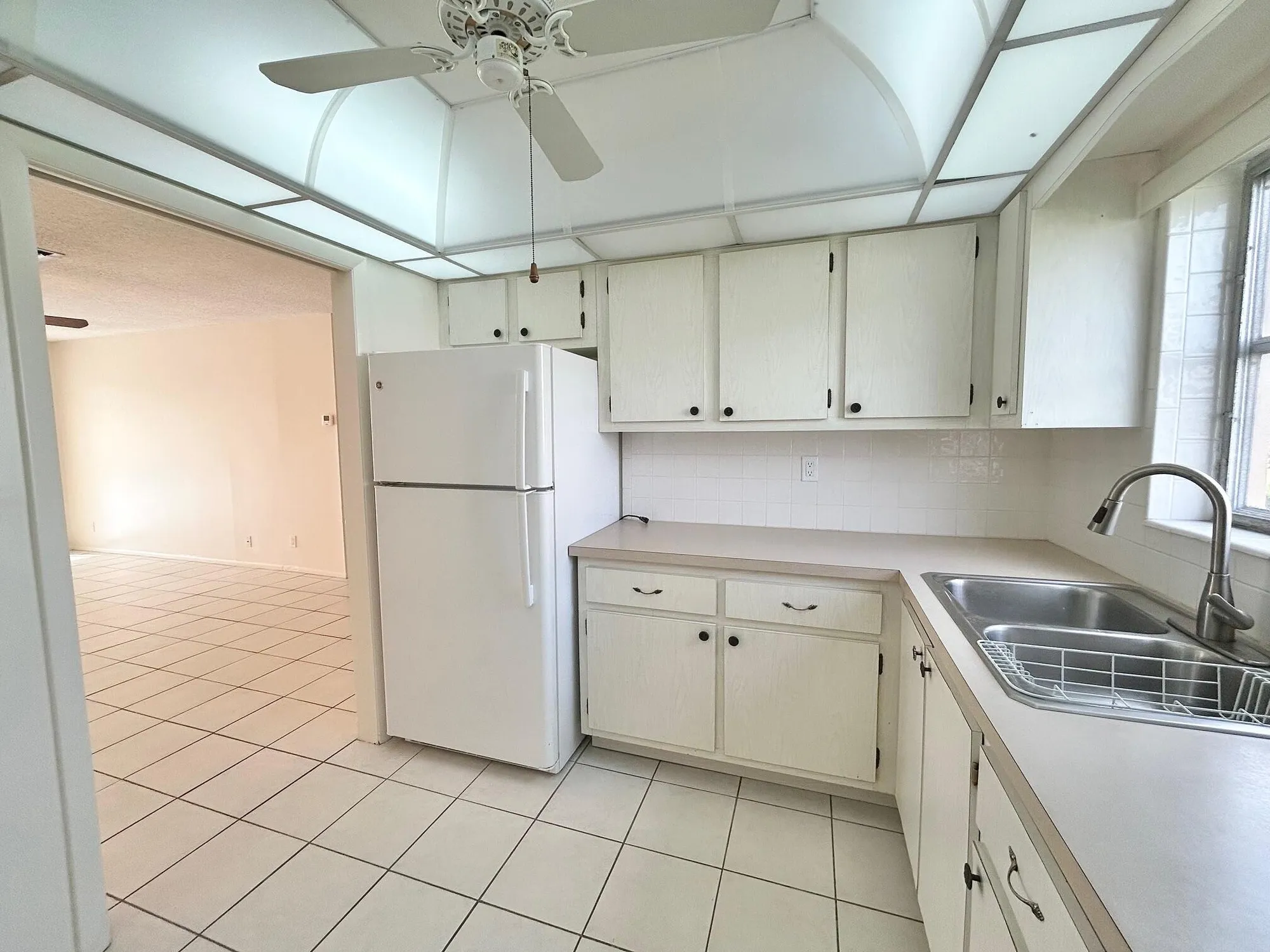 Property Slideshow image 5 of 33 | 2556 dudley dr d, West Palm Beach, FL, 33415