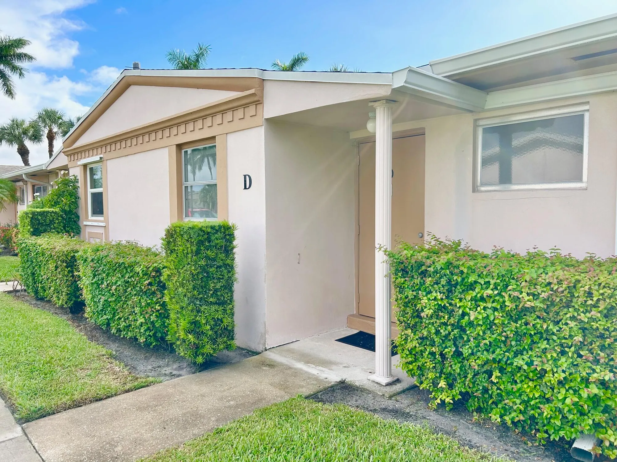 Property Slideshow image 1 of 33 | 2556 dudley dr d, West Palm Beach, FL, 33415