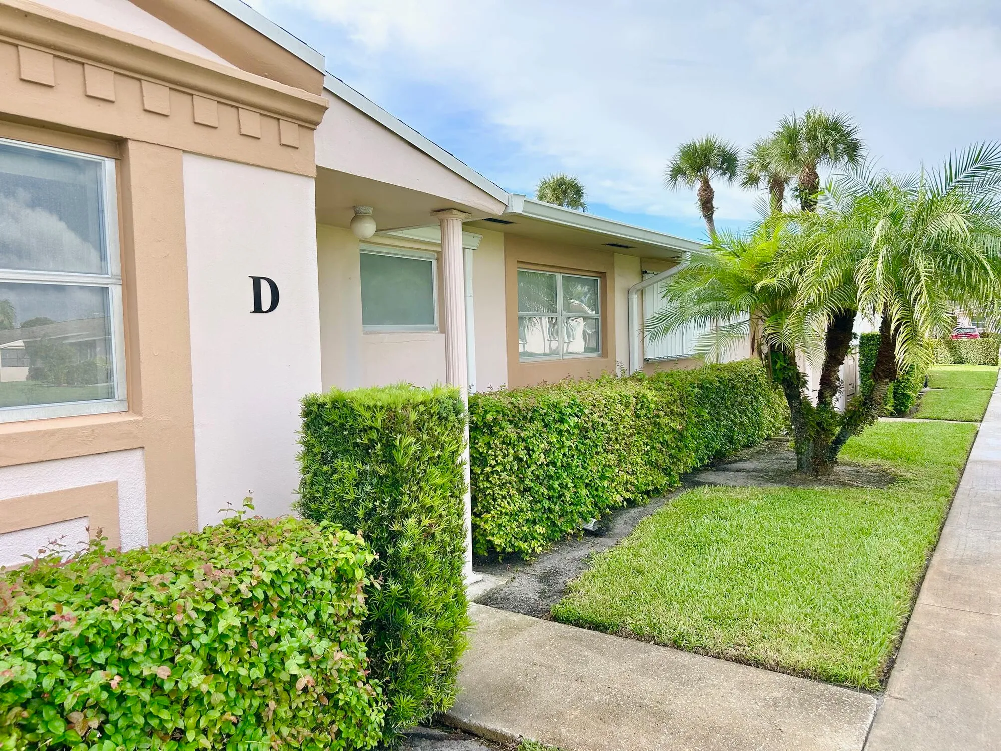 Property Slideshow image 2 of 33 | 2556 dudley dr d, West Palm Beach, FL, 33415