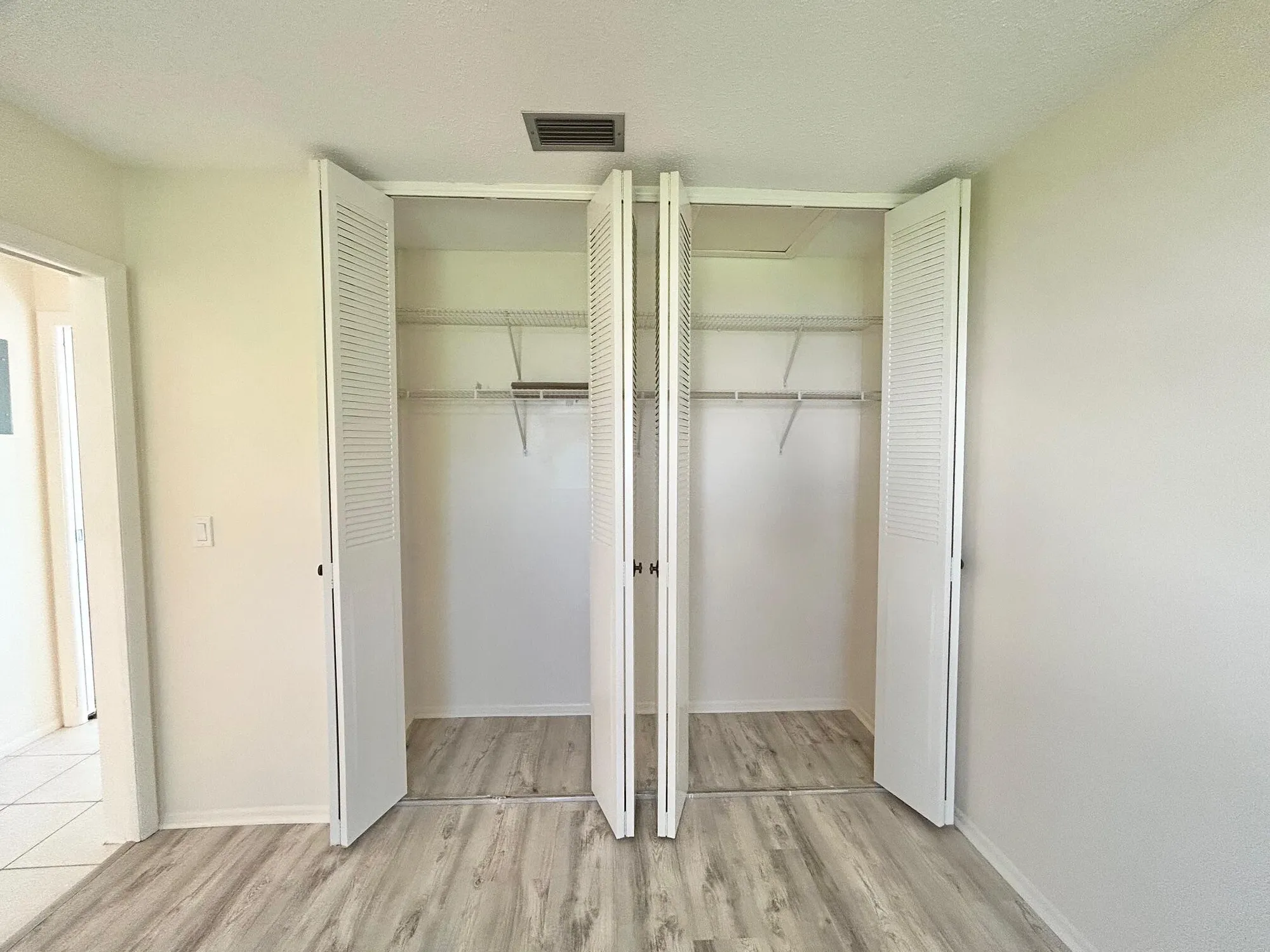 Property Slideshow image 15 of 33 | 2556 dudley dr d, West Palm Beach, FL, 33415