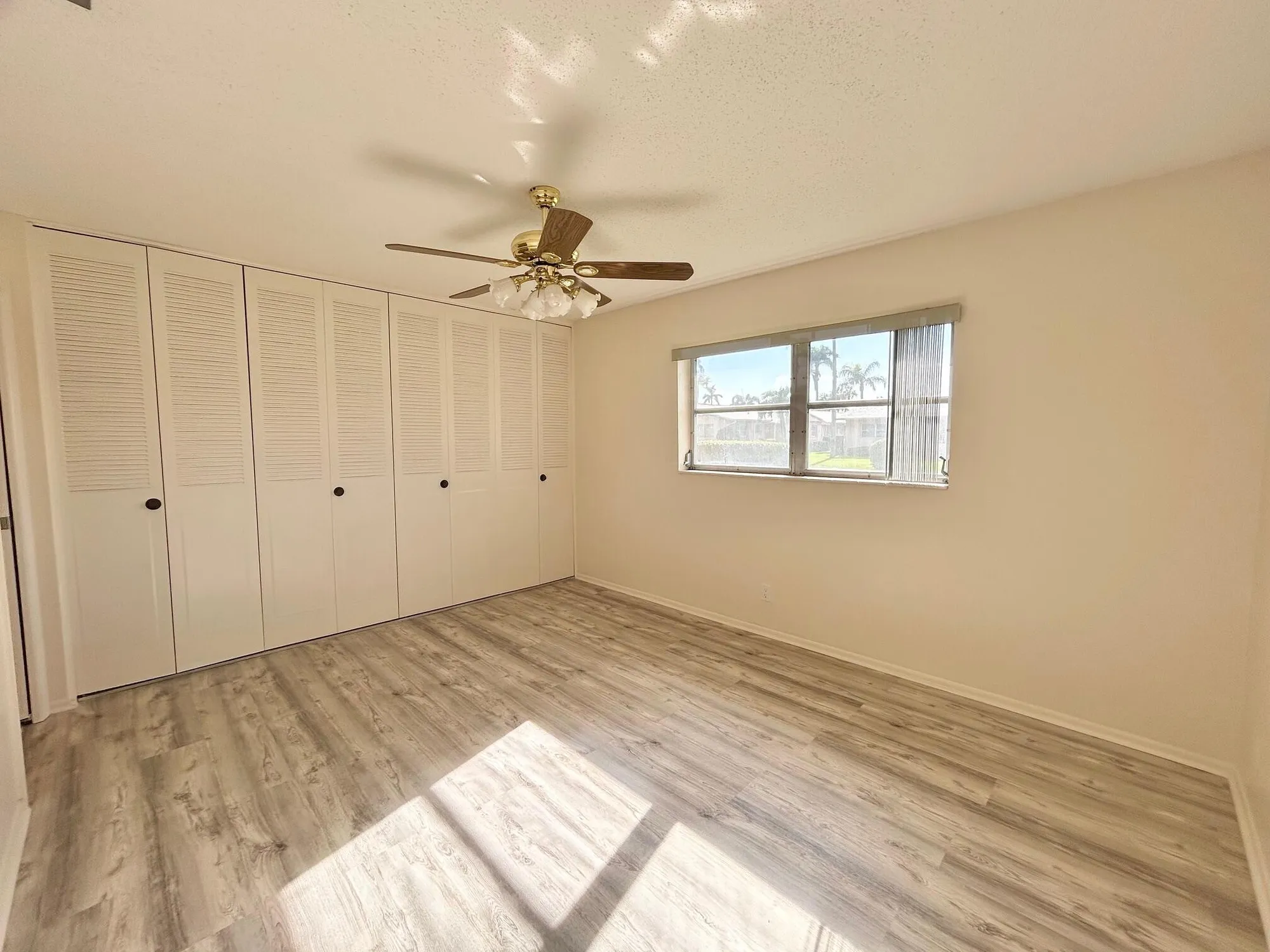 Property Slideshow image 14 of 33 | 2556 dudley dr d, West Palm Beach, FL, 33415