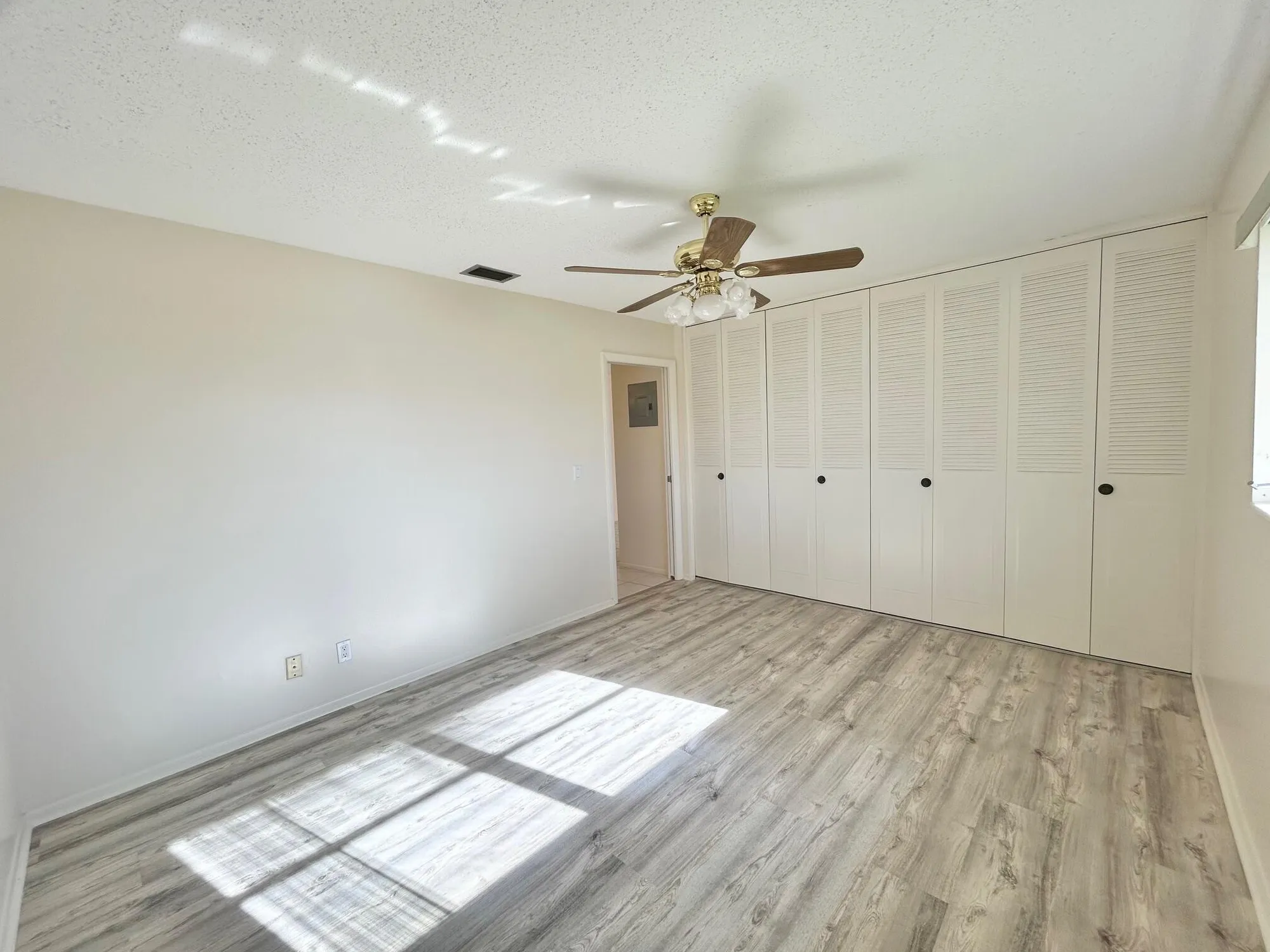 Property Slideshow image 19 of 33 | 2556 dudley dr d, West Palm Beach, FL, 33415
