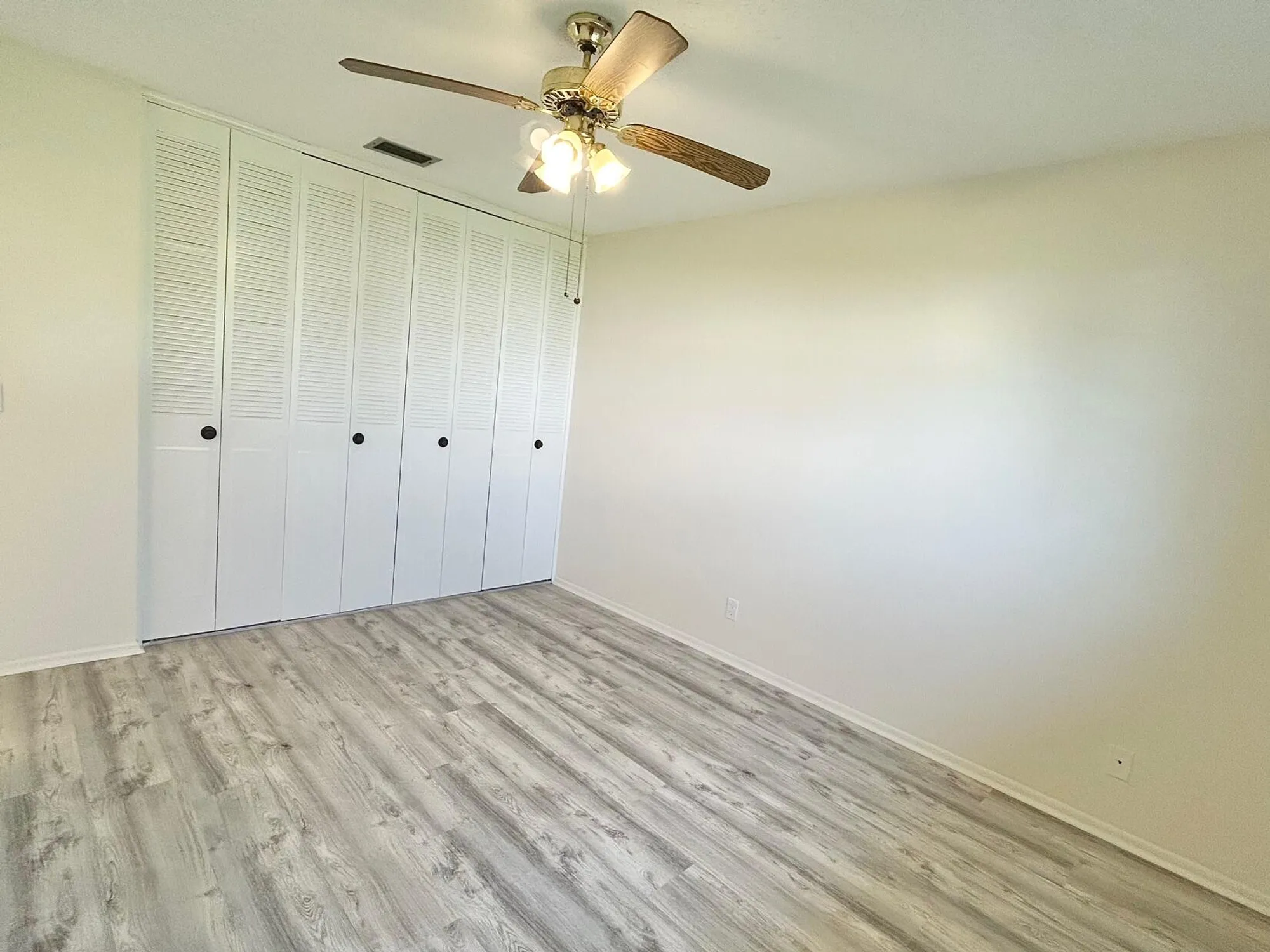 Property Slideshow image 18 of 33 | 2556 dudley dr d, West Palm Beach, FL, 33415