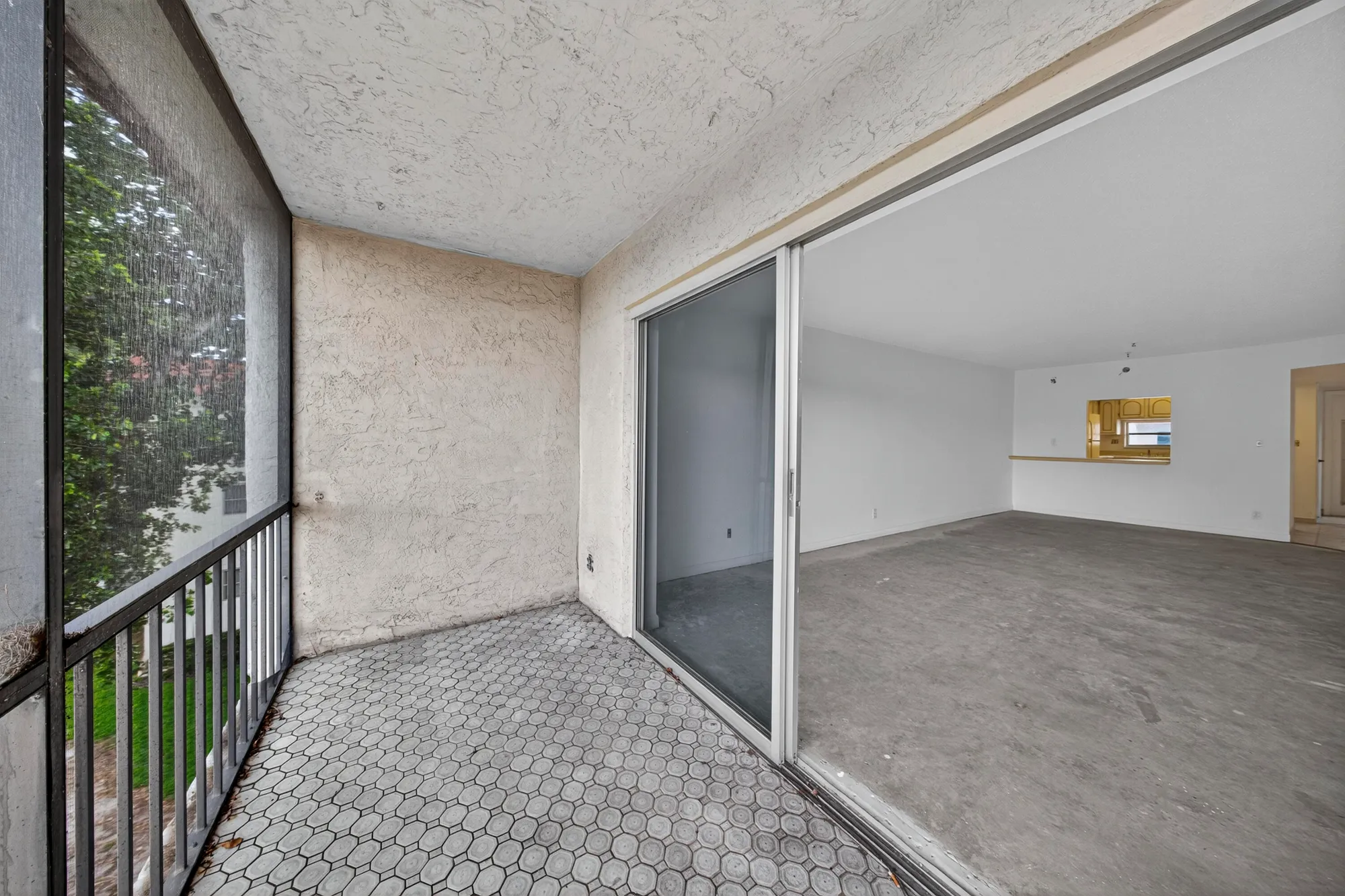 Property Slideshow image 24 of 43 | 681 s hollybrook dr 302, Pembroke Pines, FL, 33025