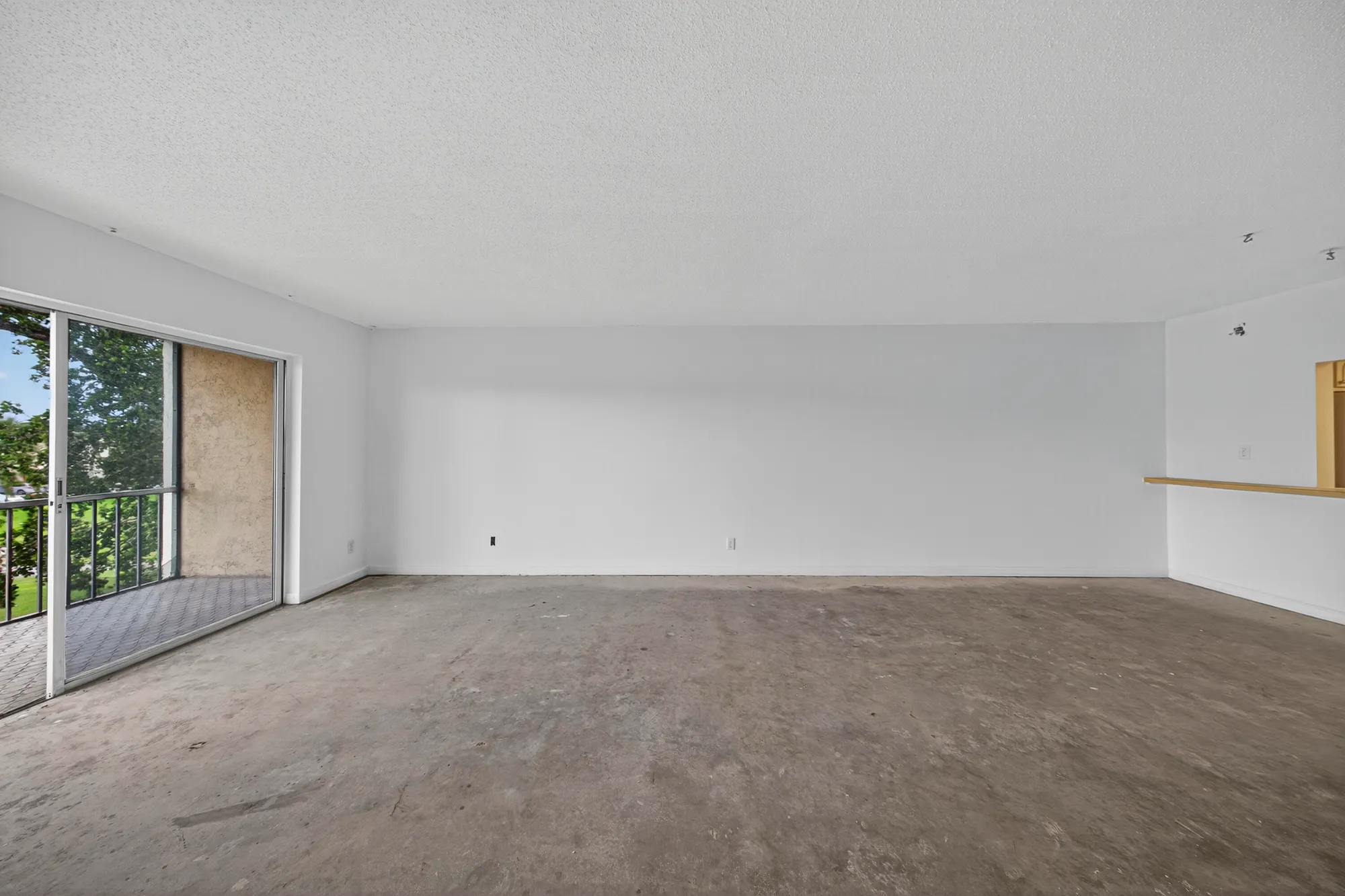 Property Slideshow image 25 of 43 | 681 s hollybrook dr 302, Pembroke Pines, FL, 33025