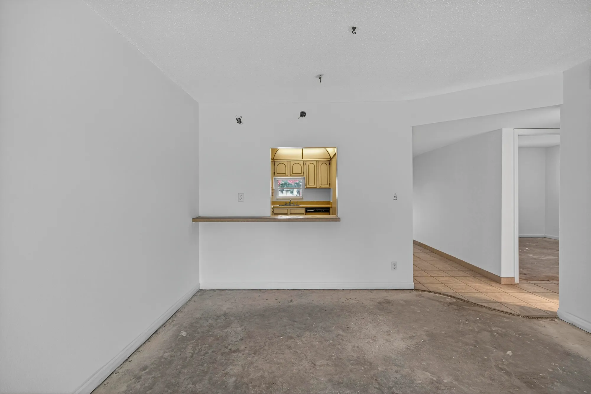 Property Slideshow image 9 of 43 | 681 s hollybrook dr 302, Pembroke Pines, FL, 33025