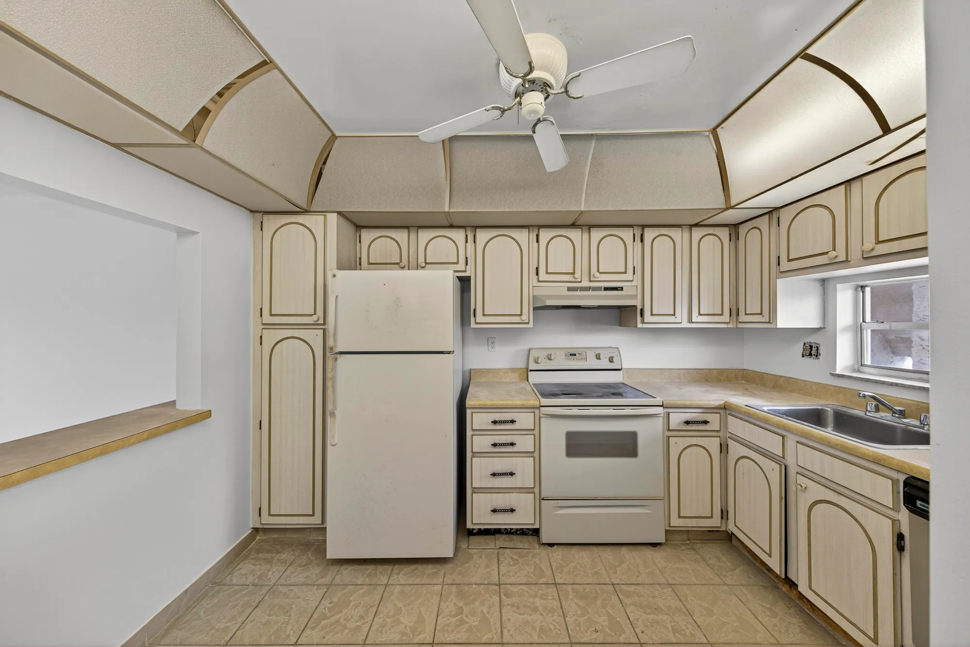 Property Slideshow image 11 of 43 | 681 s hollybrook dr 302, Pembroke Pines, FL, 33025