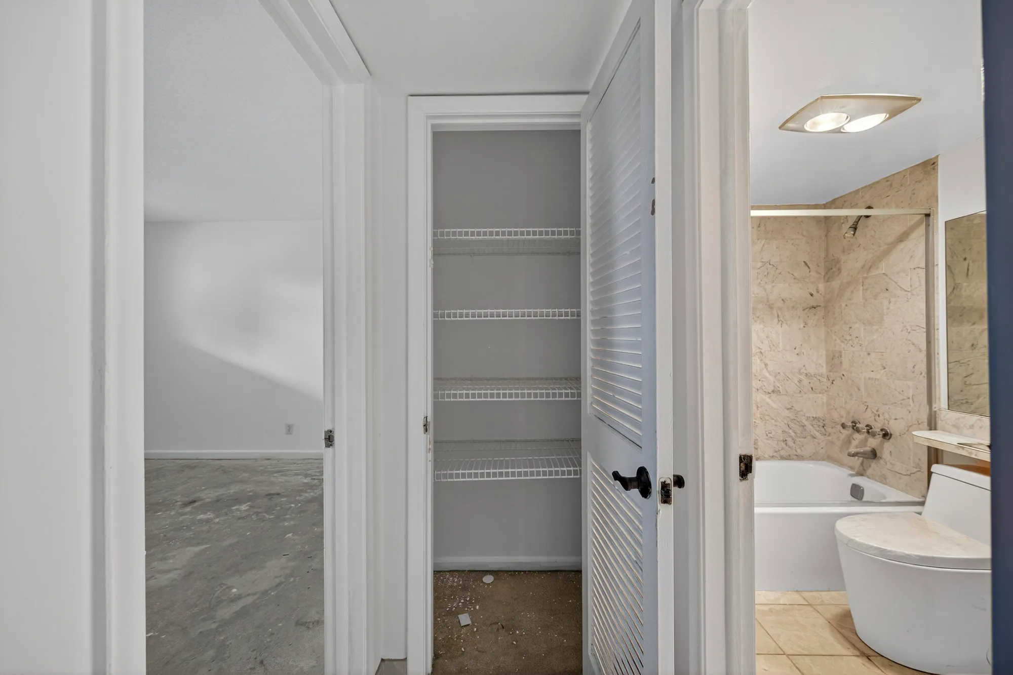 Property Slideshow image 16 of 43 | 681 s hollybrook dr 302, Pembroke Pines, FL, 33025