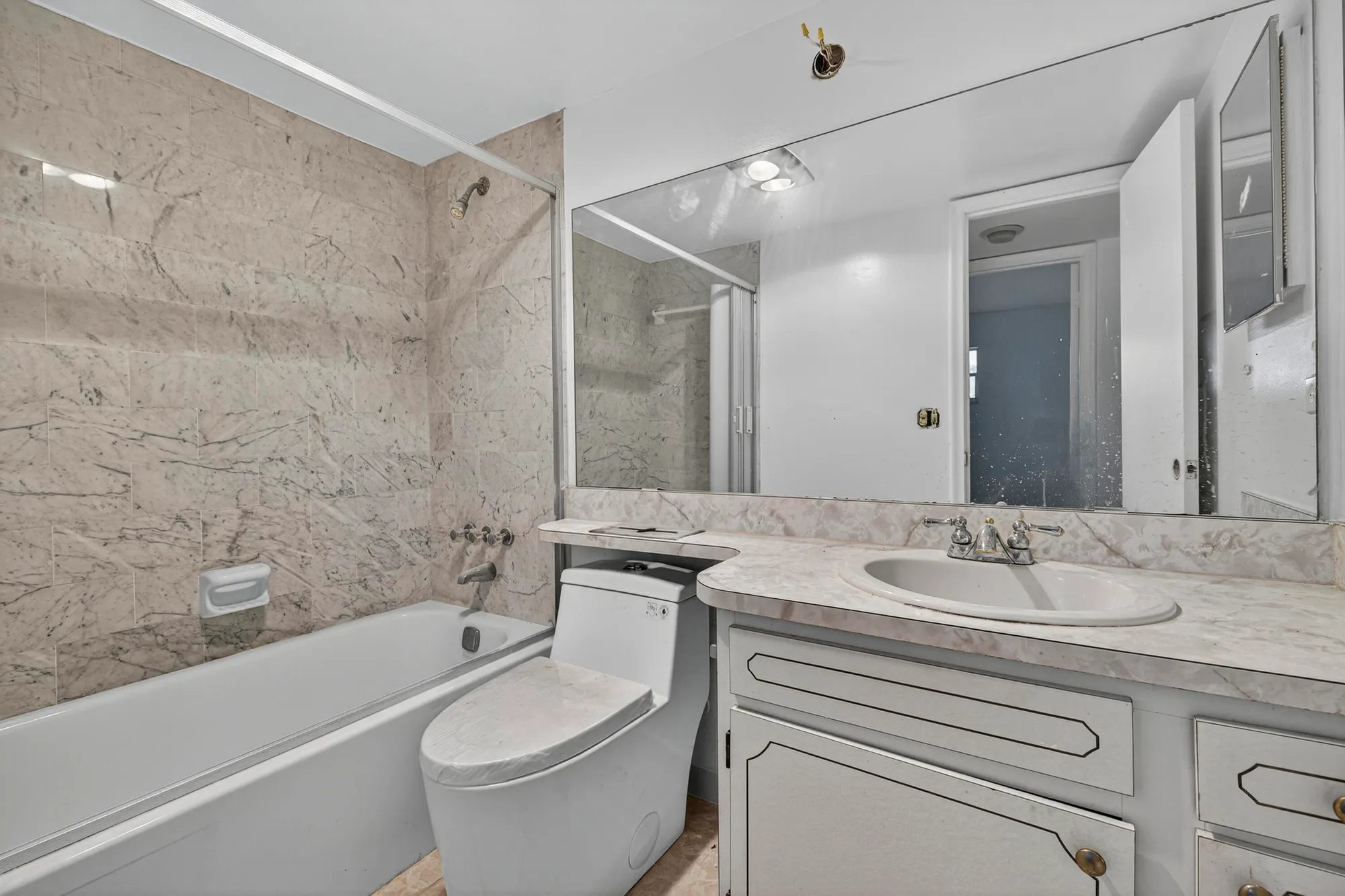 Property Slideshow image 17 of 43 | 681 s hollybrook dr 302, Pembroke Pines, FL, 33025