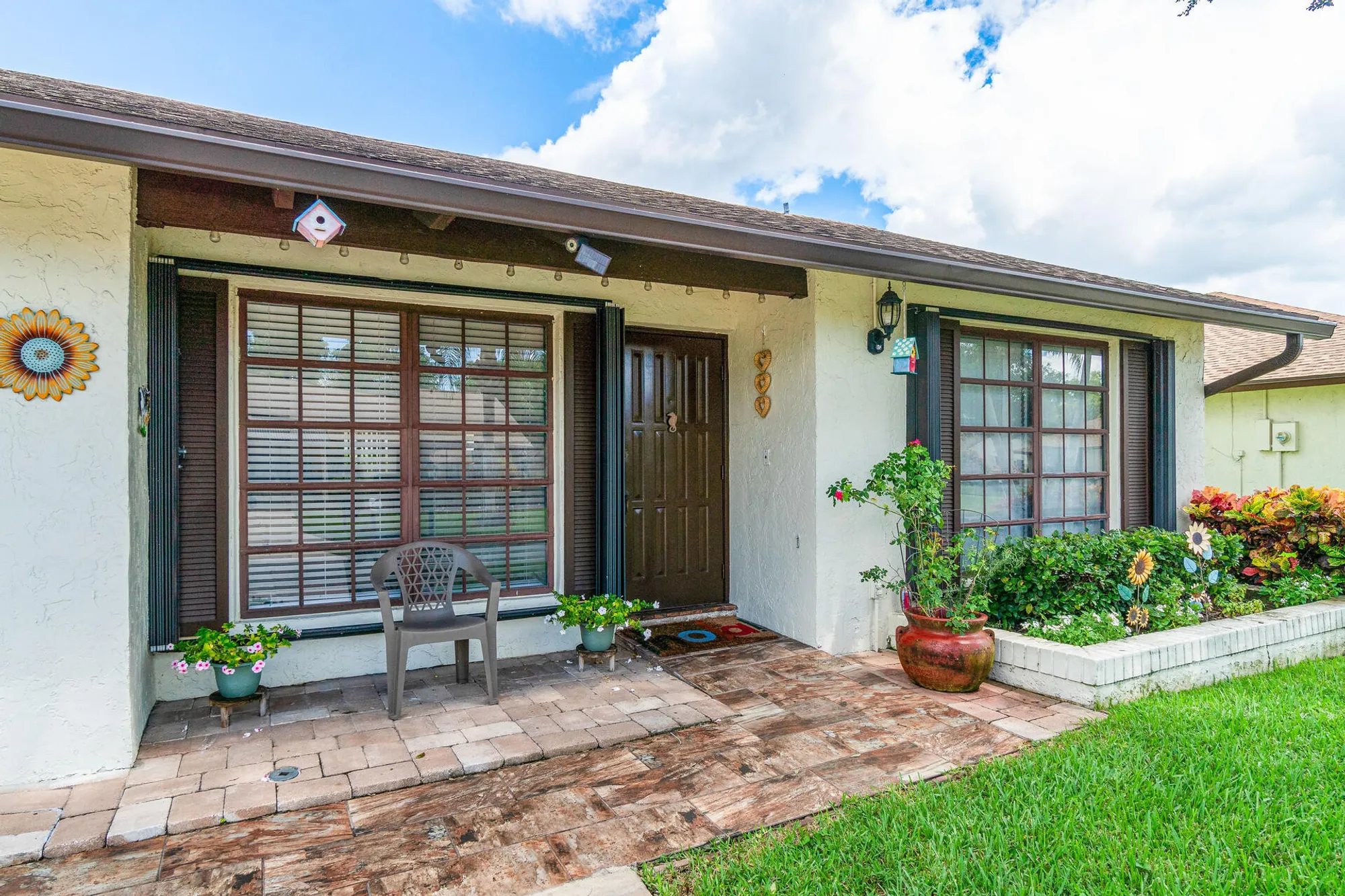 Property Slideshow image 4 of 35 | 6049 ambertree ln, Greenacres, FL, 33463