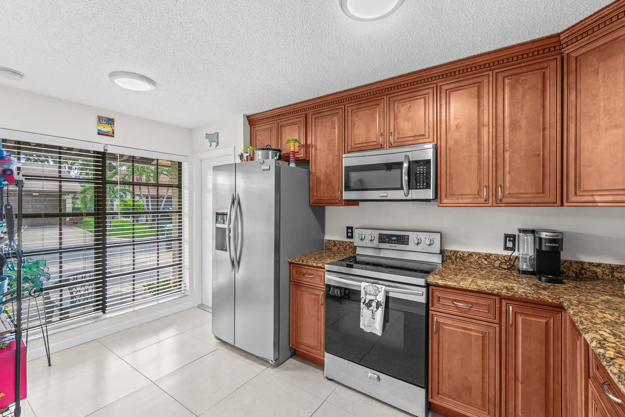 Property Slideshow image 5 of 35 | 6049 ambertree ln, Greenacres, FL, 33463