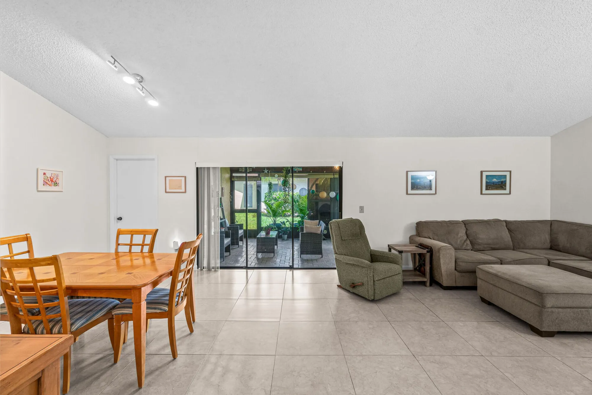 Property Slideshow image 11 of 35 | 6049 ambertree ln, Greenacres, FL, 33463