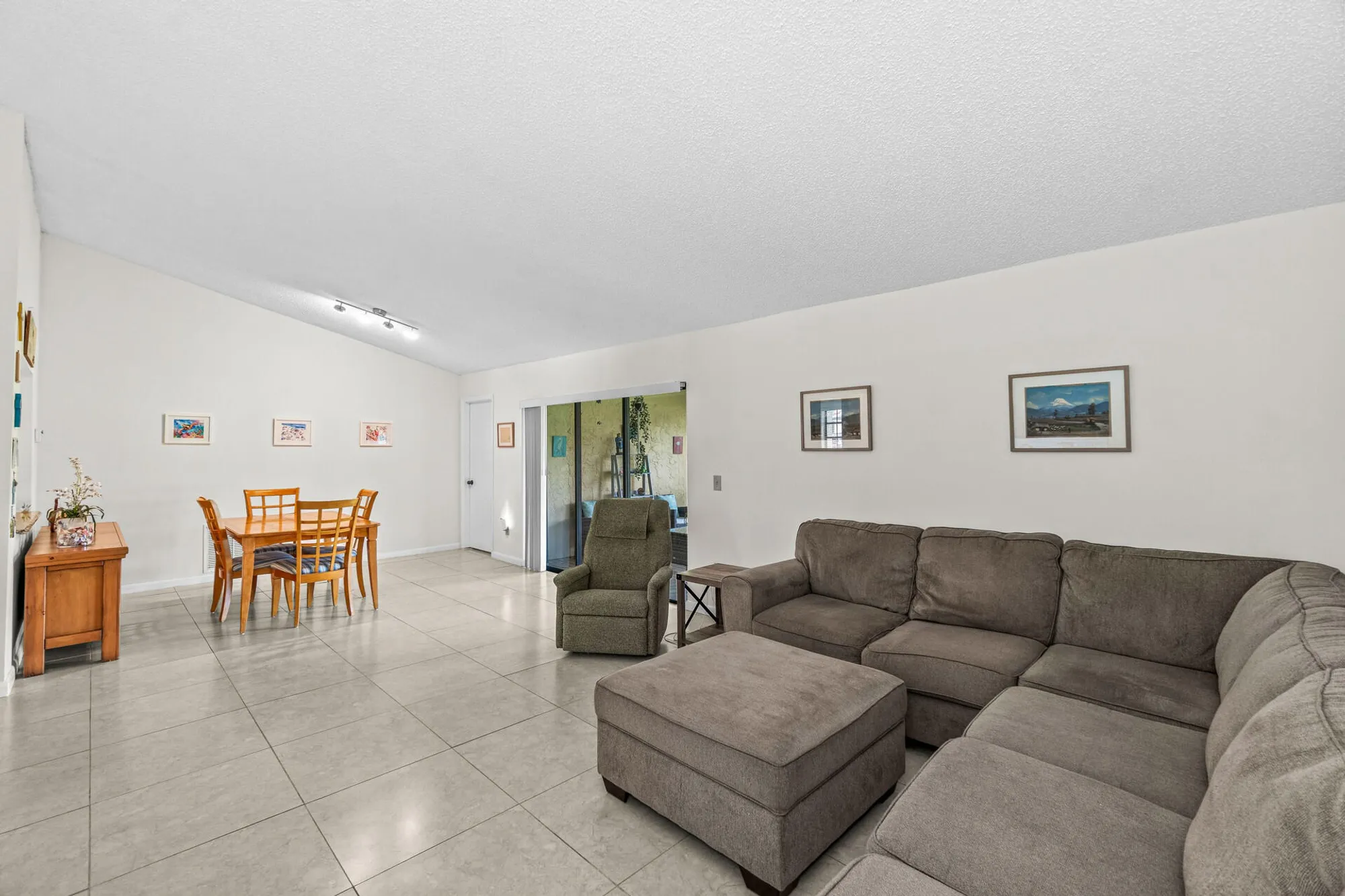 Property Slideshow image 12 of 35 | 6049 ambertree ln, Greenacres, FL, 33463