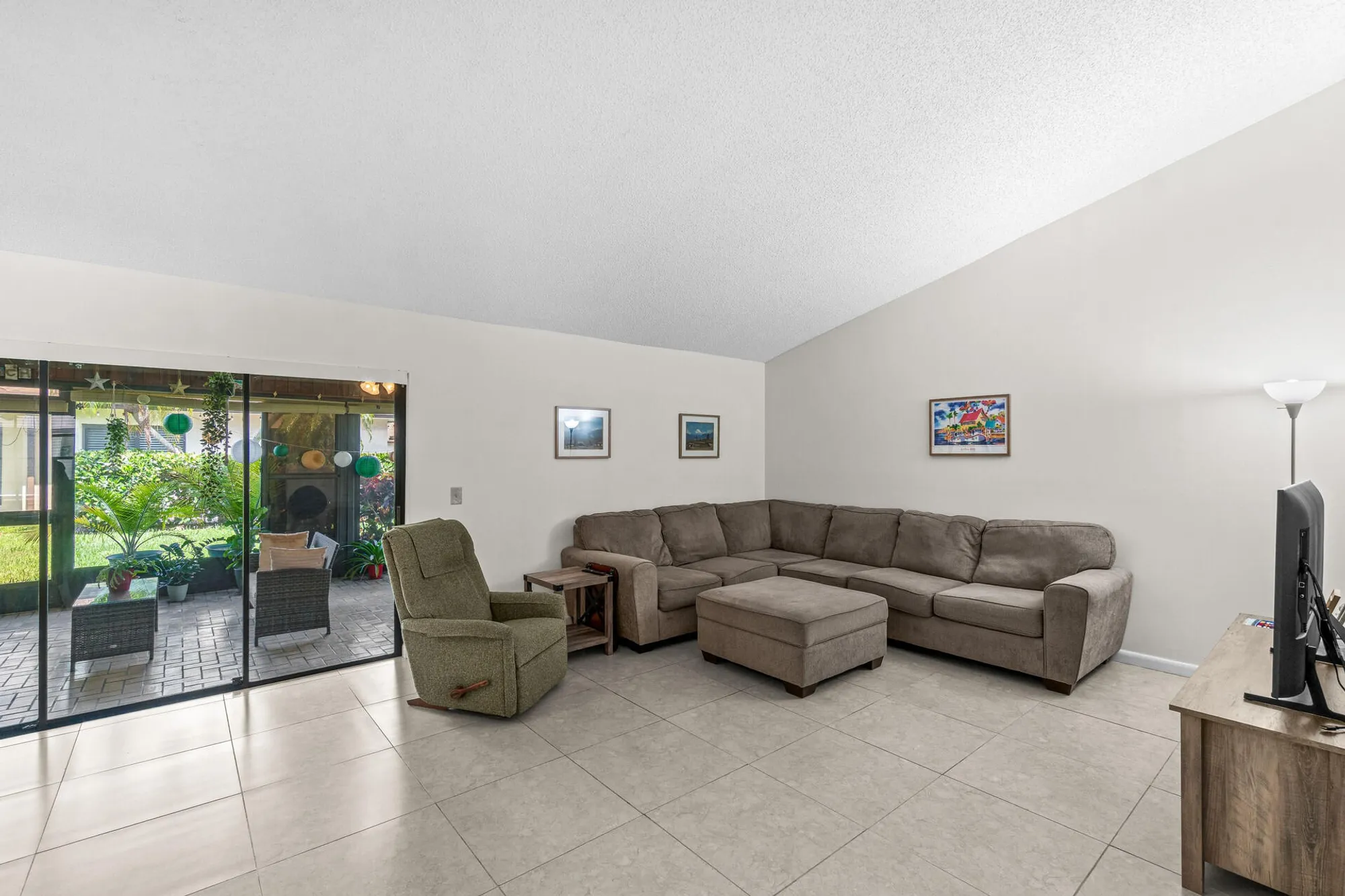 Property Slideshow image 9 of 35 | 6049 ambertree ln, Greenacres, FL, 33463